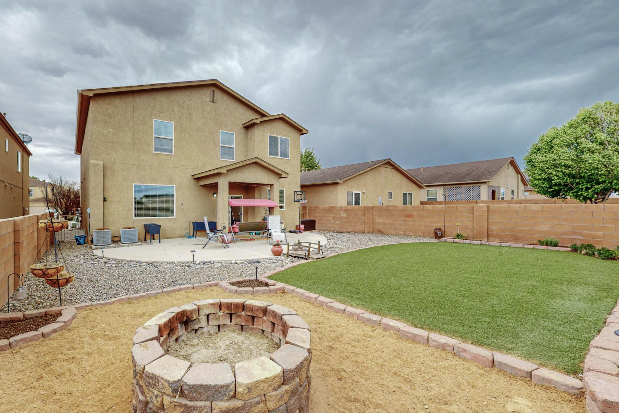 1124 Desert Paintbrush Loop NE