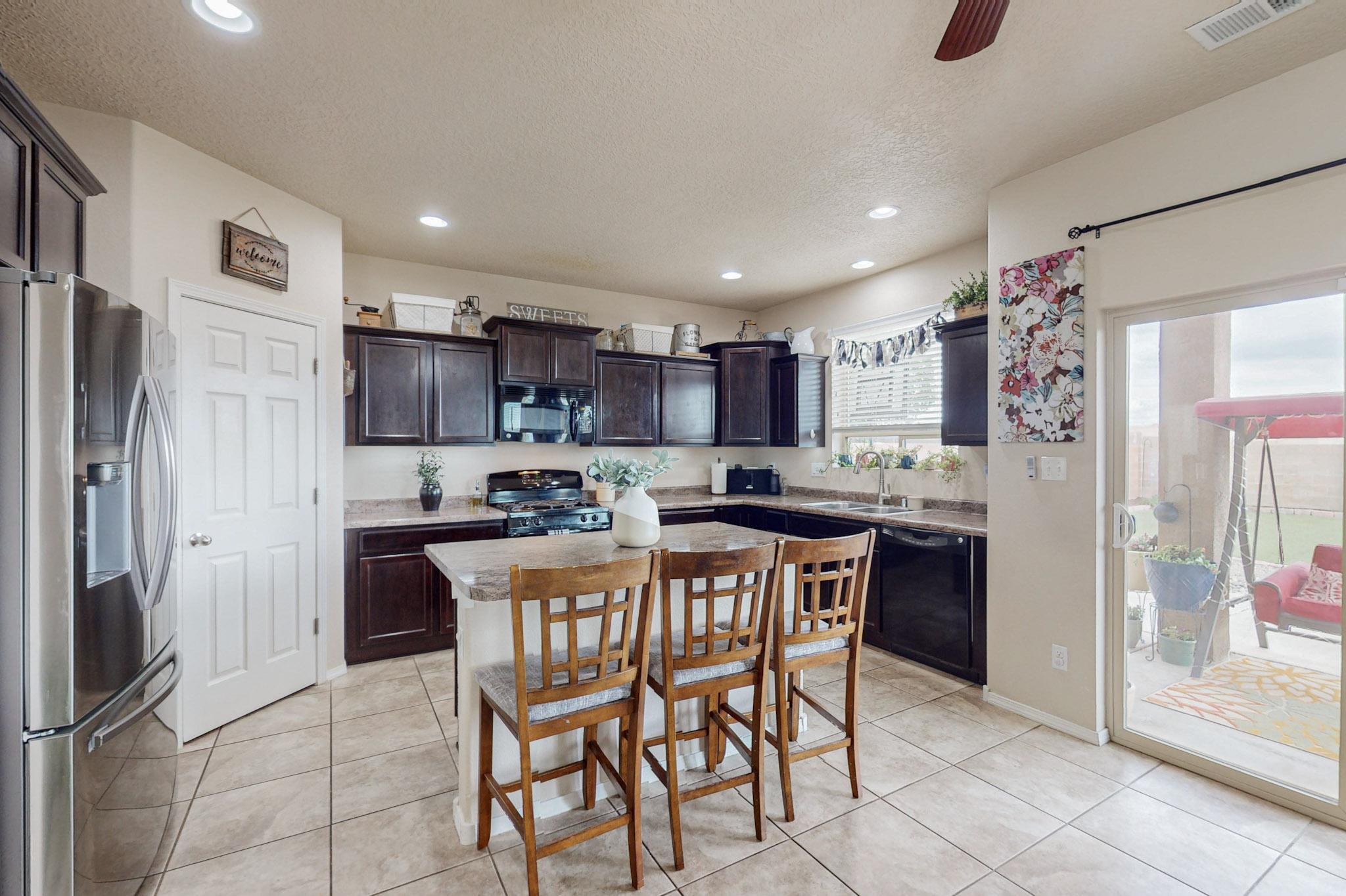 1124 Desert Paintbrush Loop NE