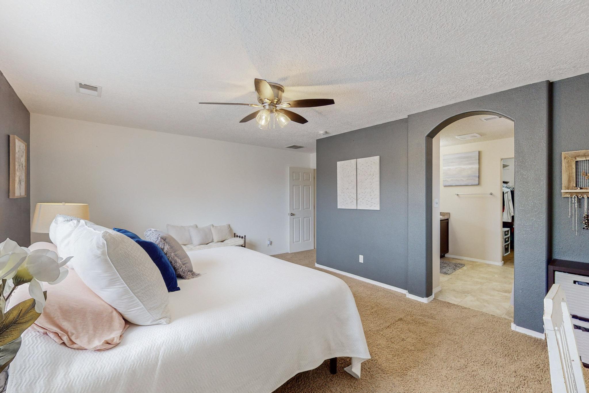 1124 Desert Paintbrush Loop NE