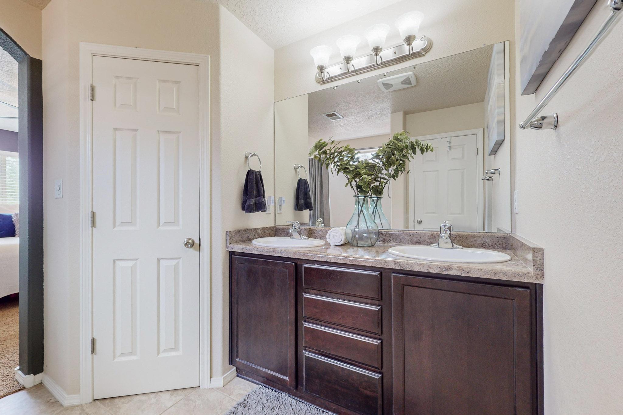 1124 Desert Paintbrush Loop NE