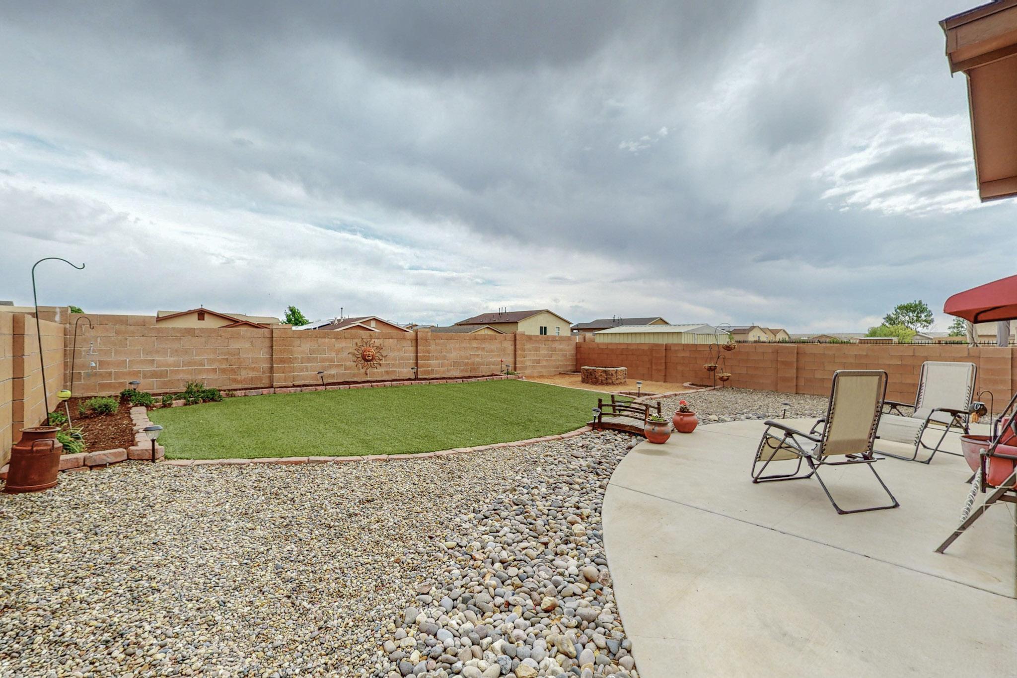 1124 Desert Paintbrush Loop NE