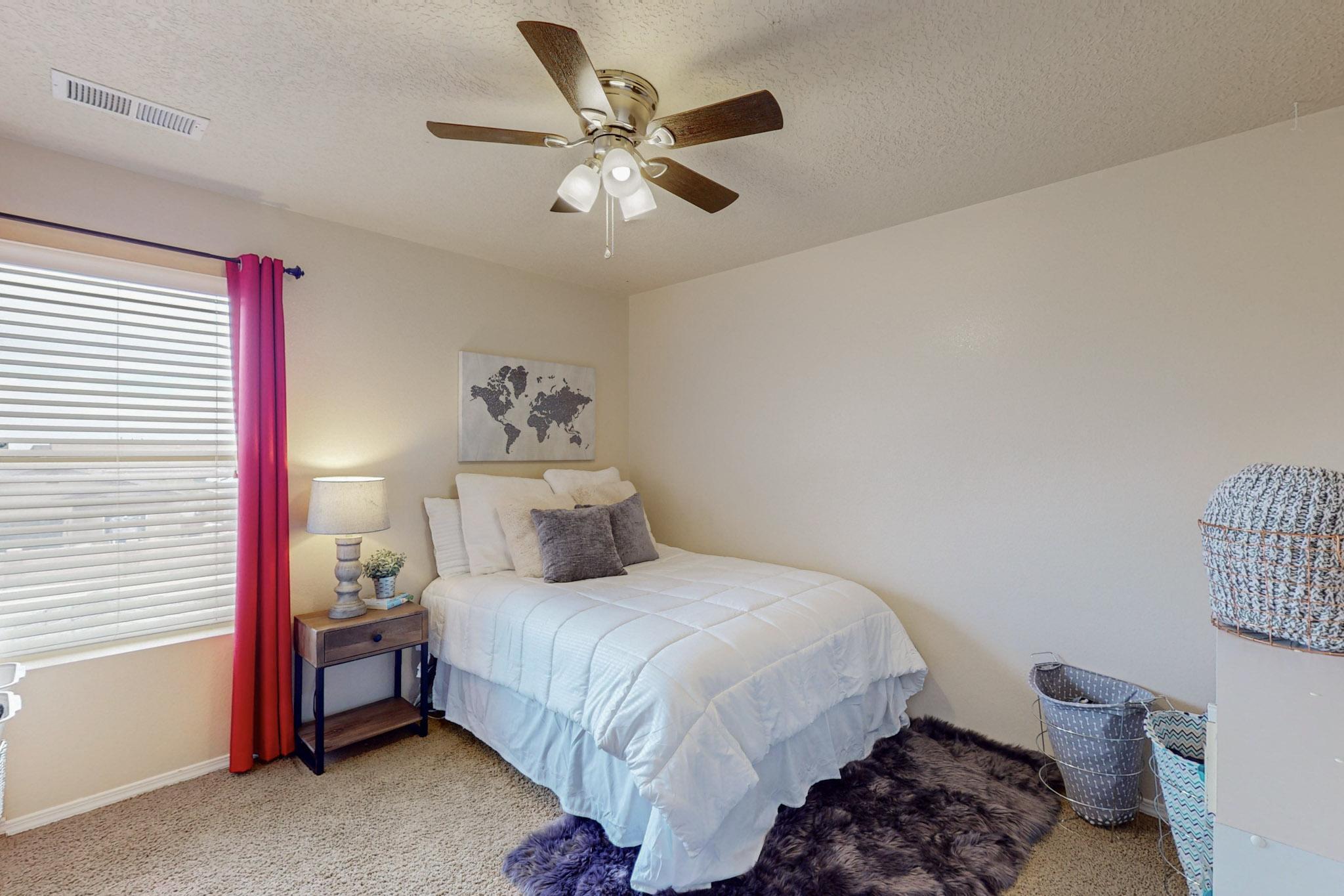 1124 Desert Paintbrush Loop NE