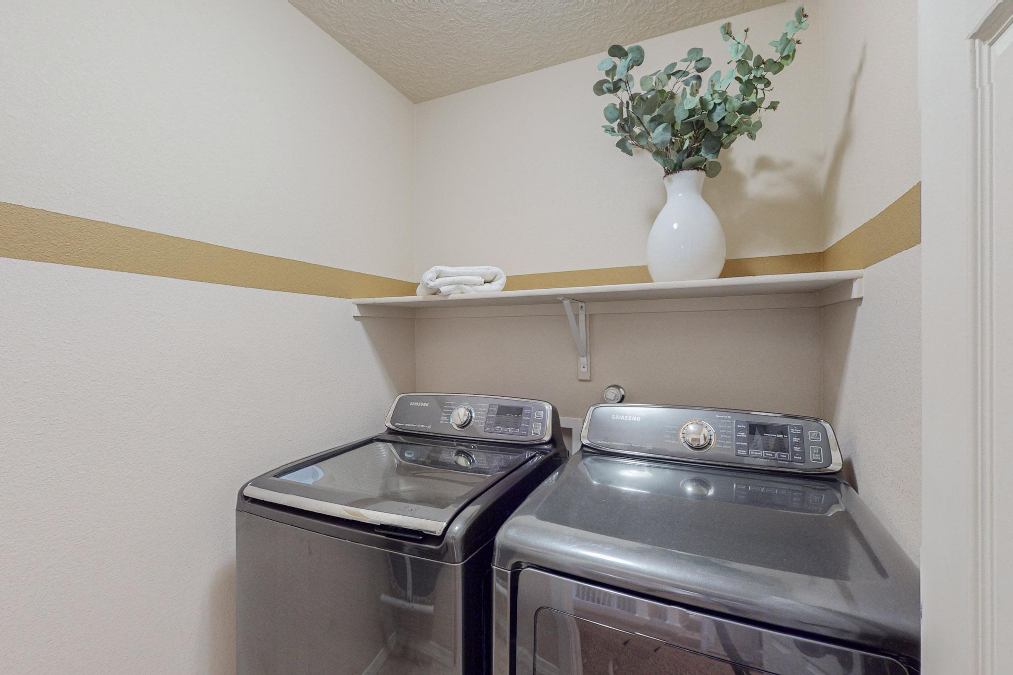 1124 Desert Paintbrush Loop NE