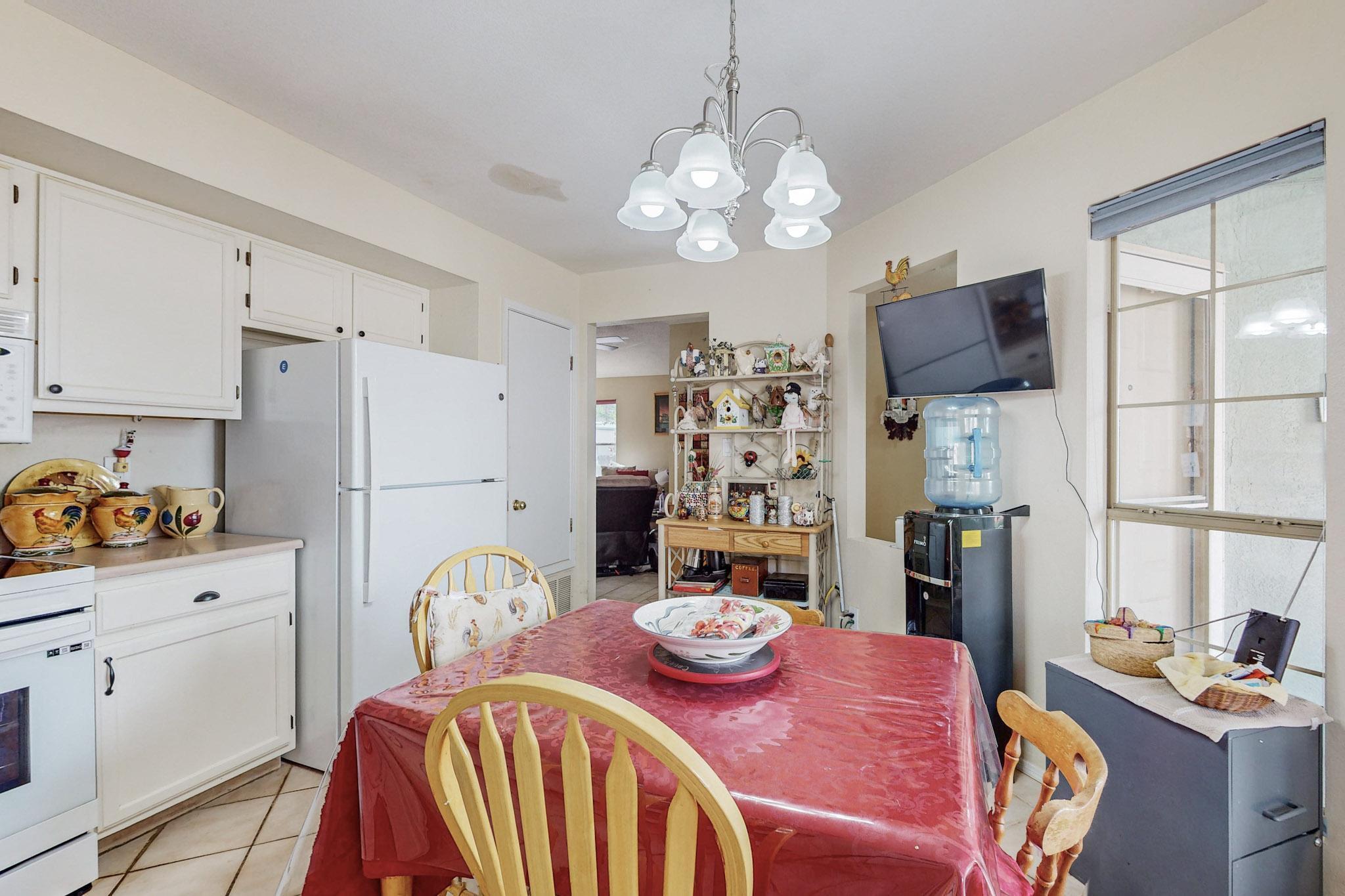 1045 Charles Drive NE