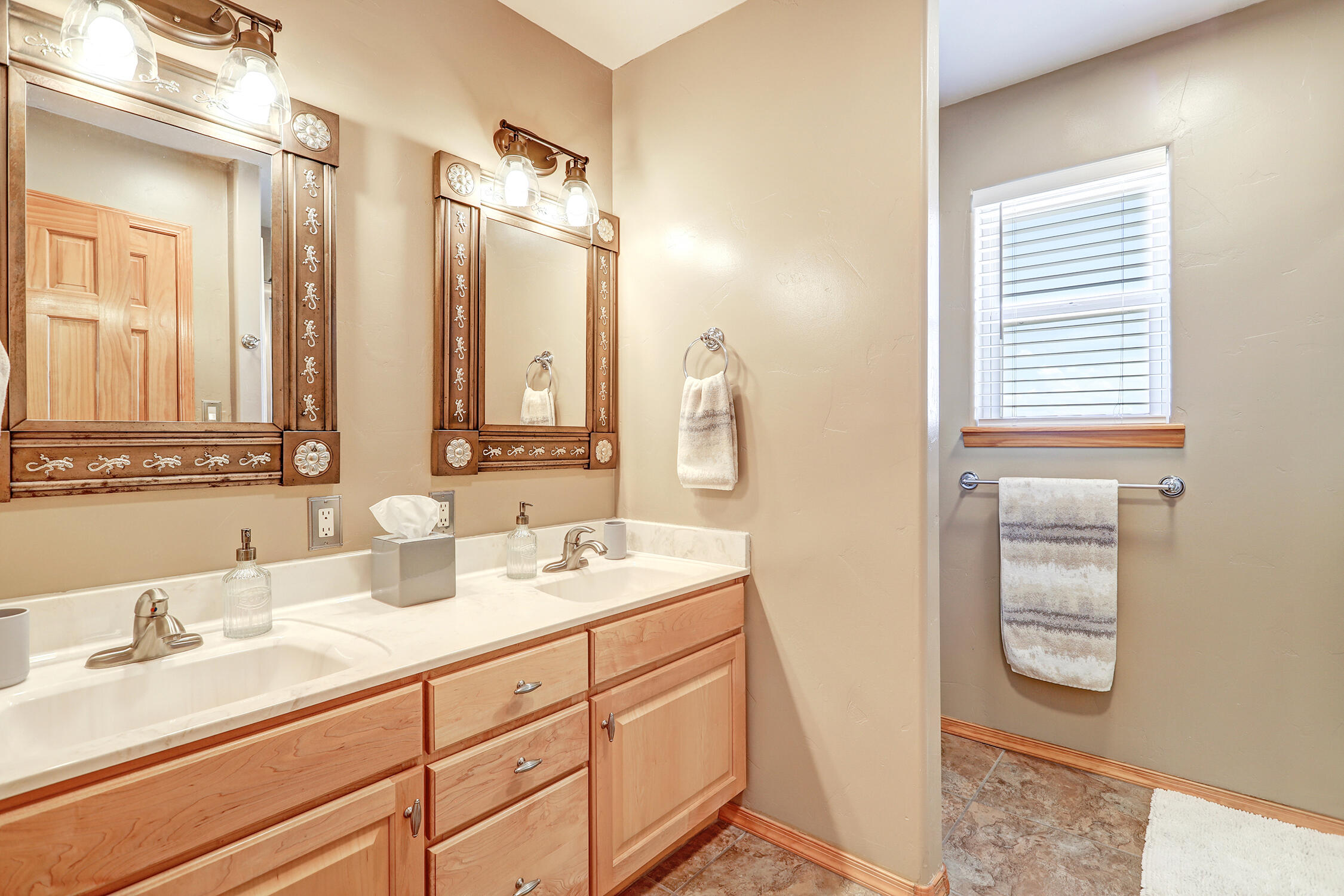 6894 Nacelle Road NE