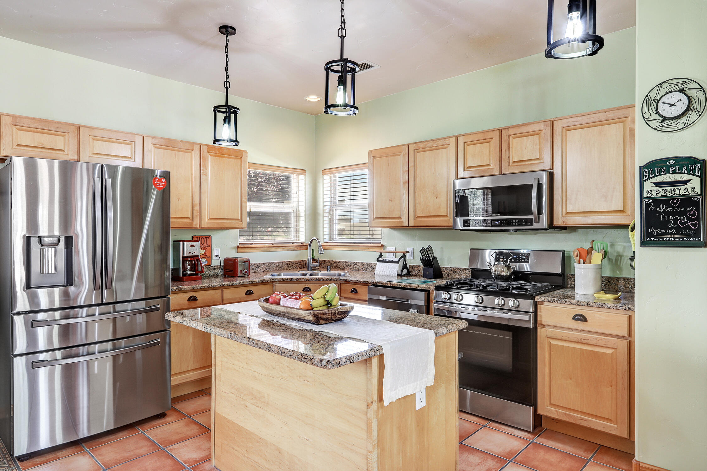 6894 Nacelle Road NE