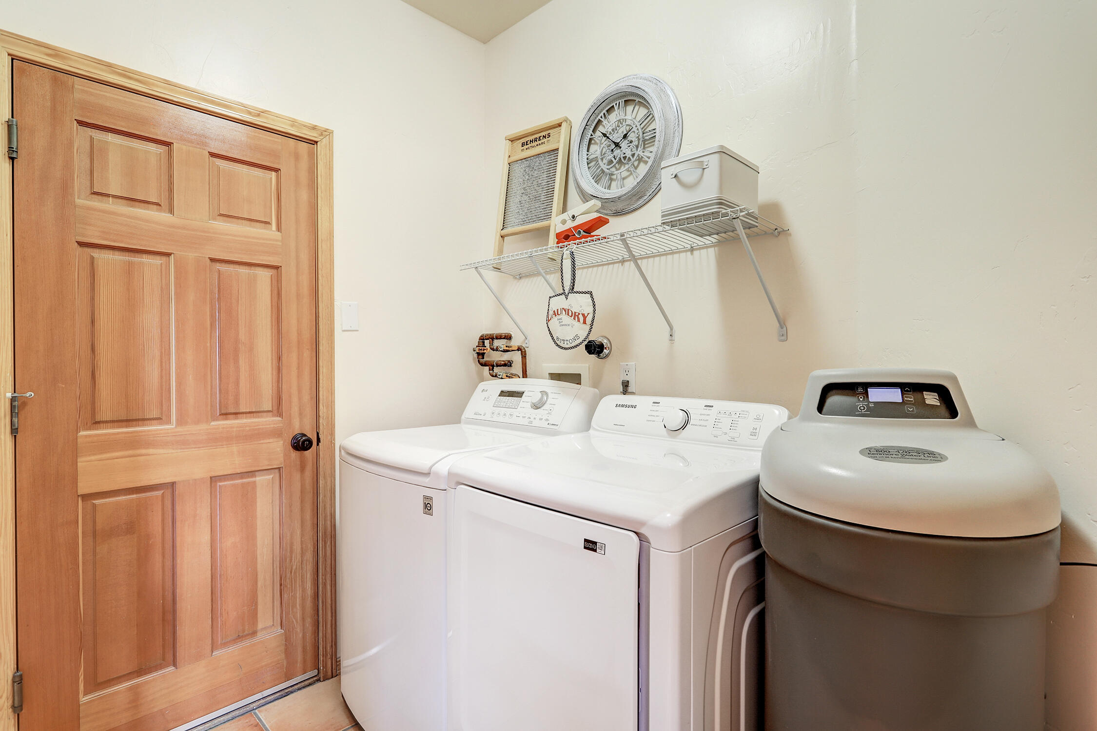 6894 Nacelle Road NE