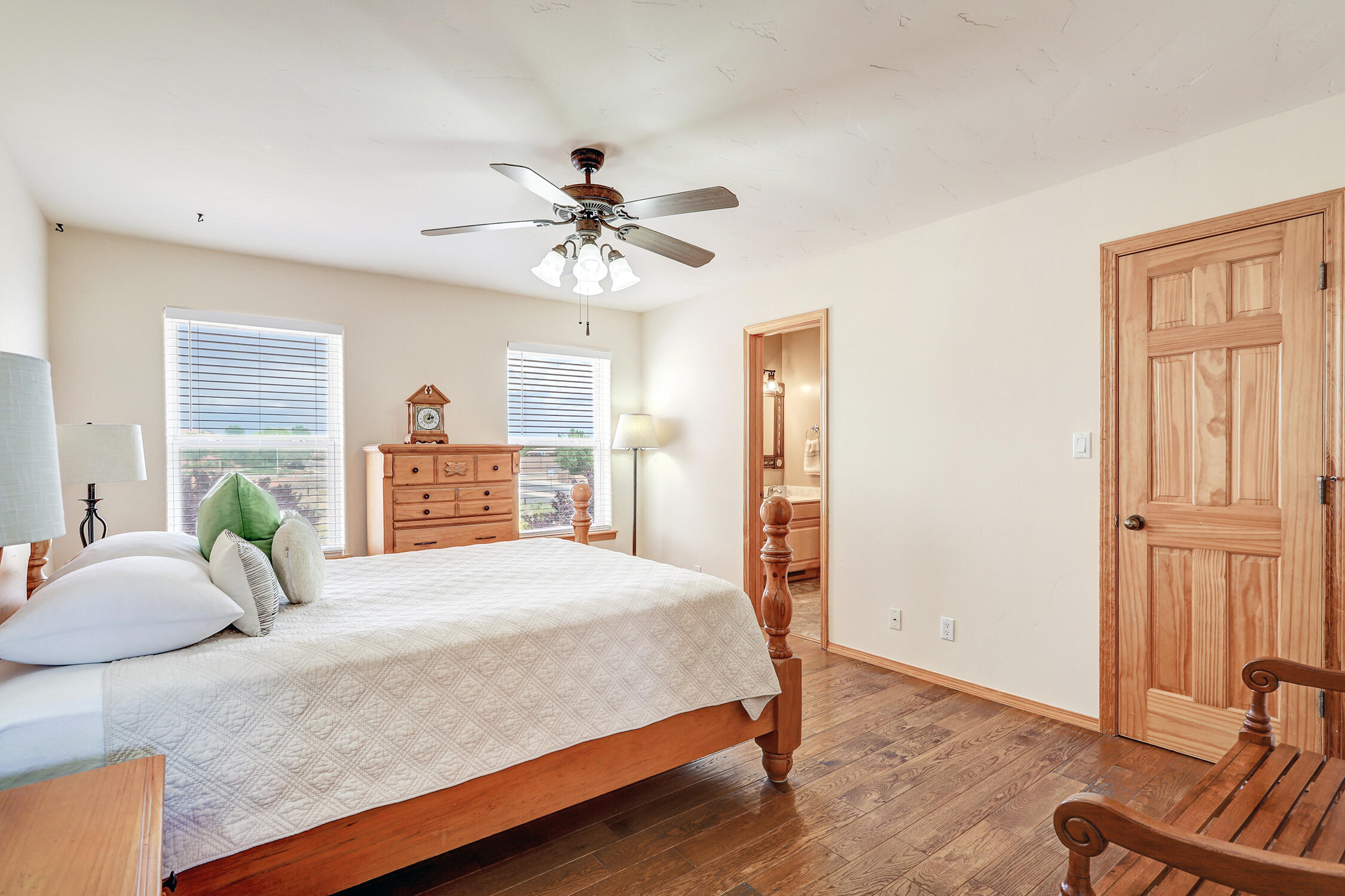 6894 Nacelle Road NE