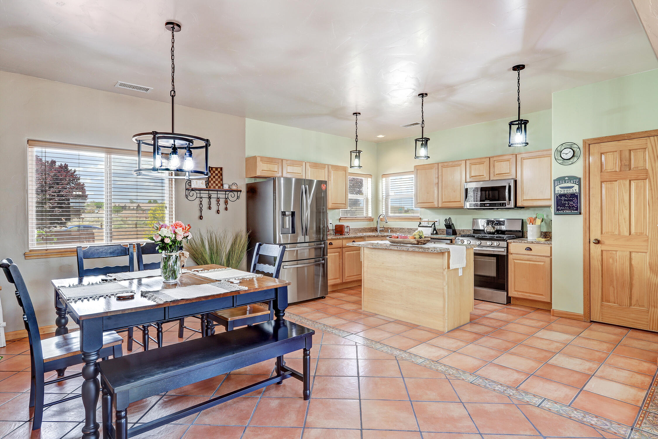 6894 Nacelle Road NE