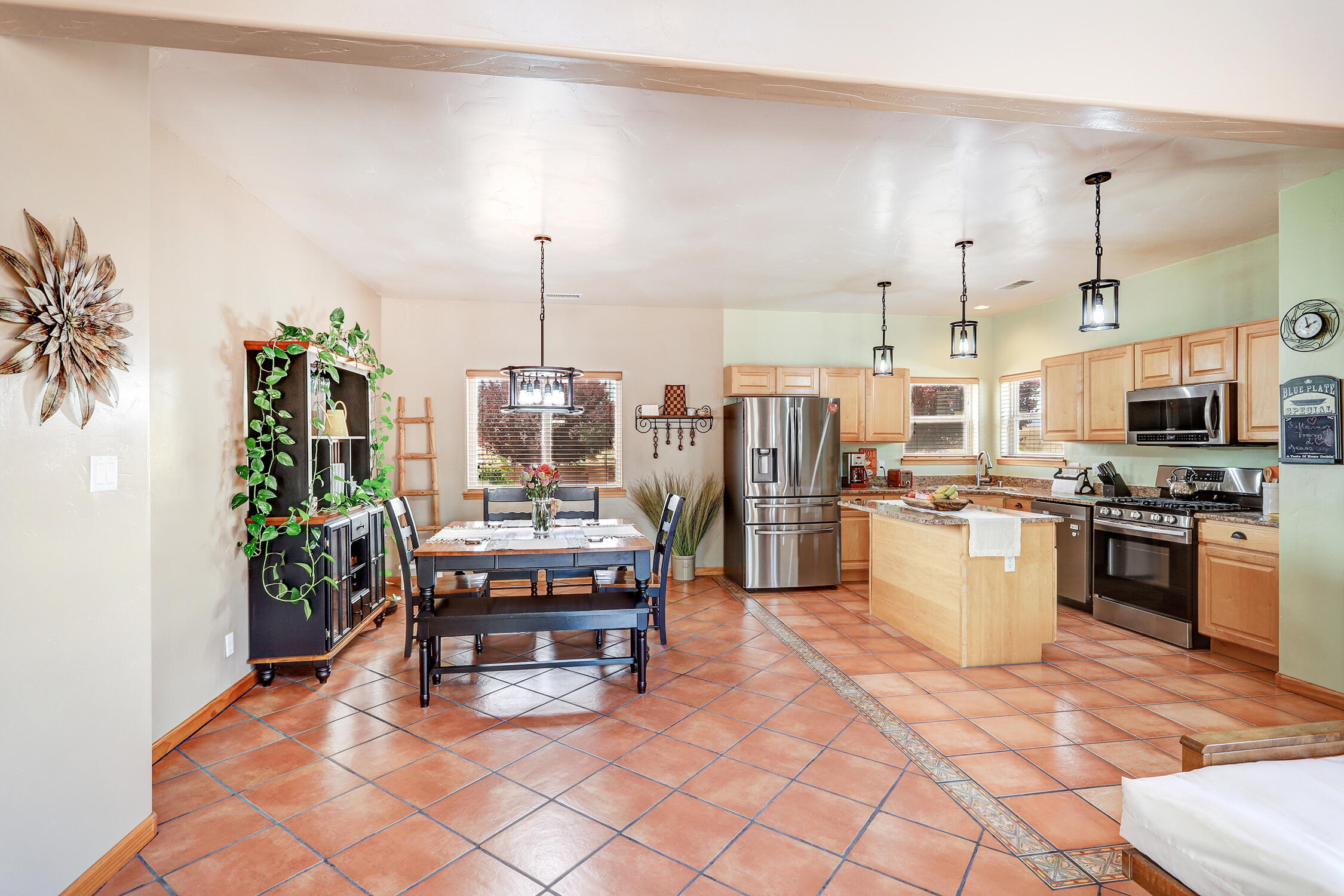 6894 Nacelle Road NE