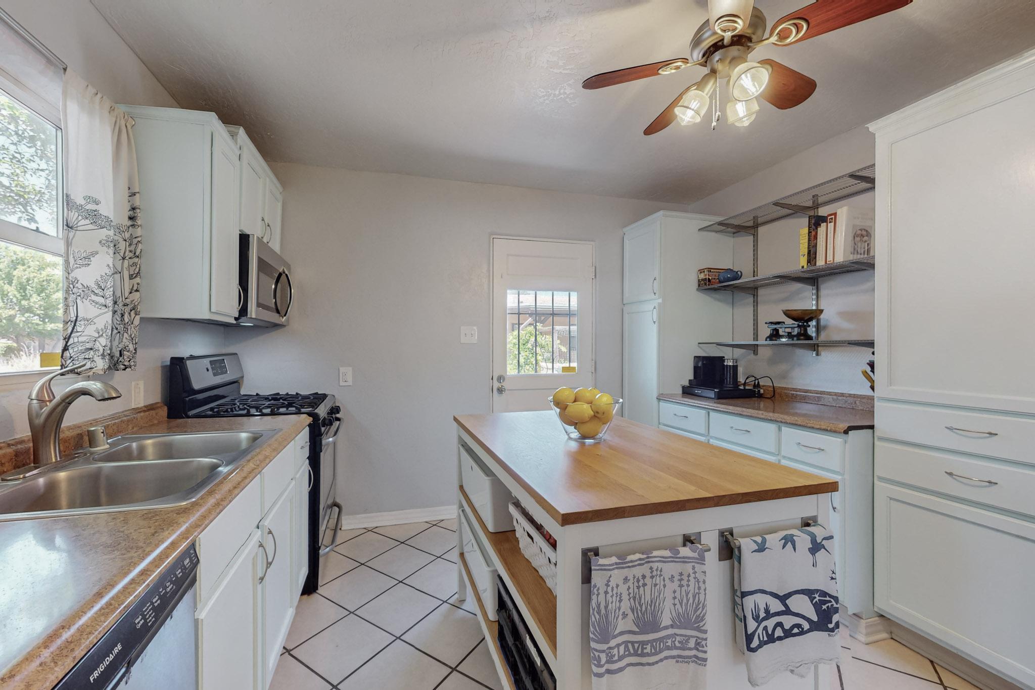 606 Quincy Street SE