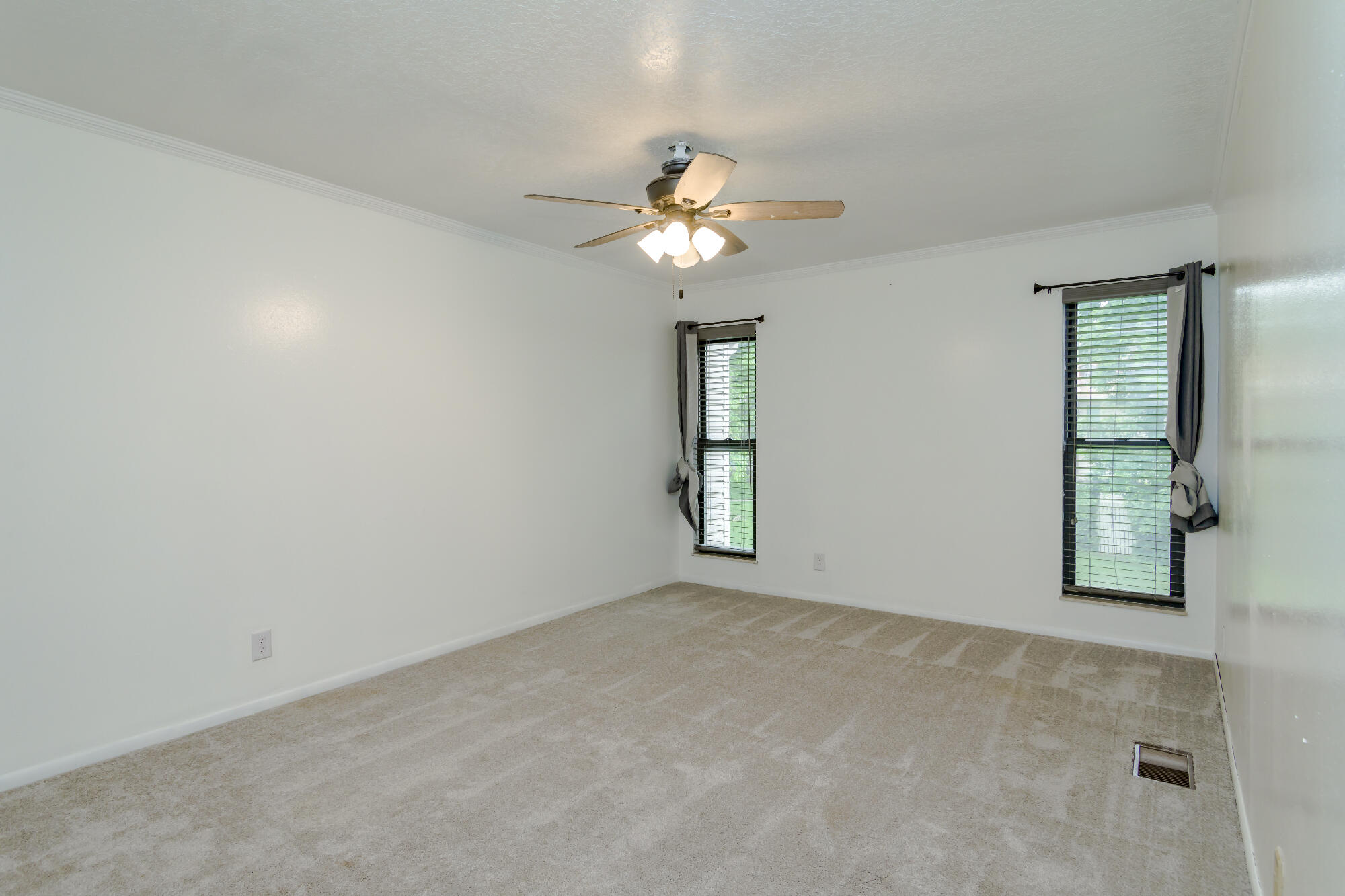 29 Westlake Drive NE