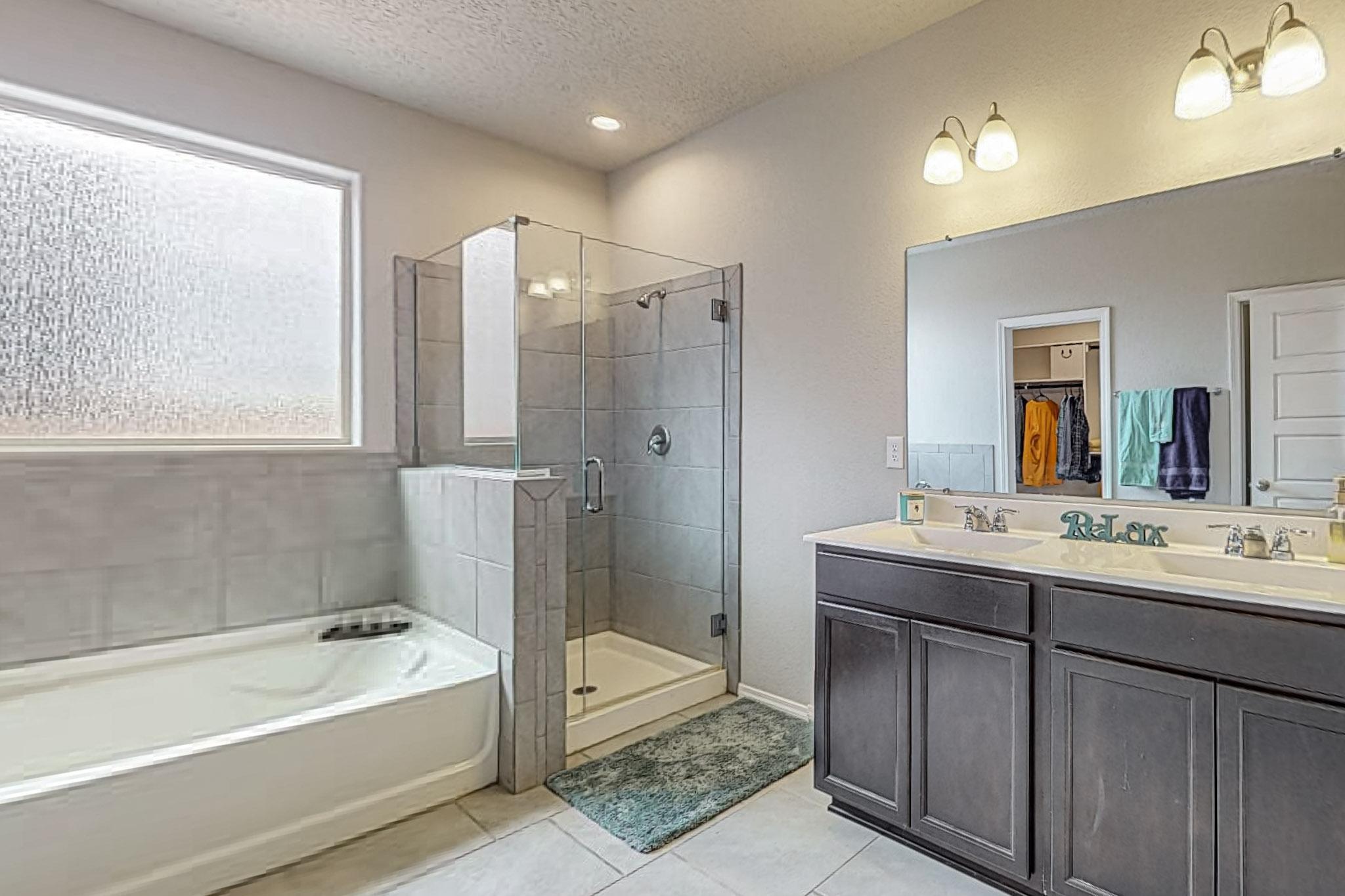 4441 Skyline Loop NE