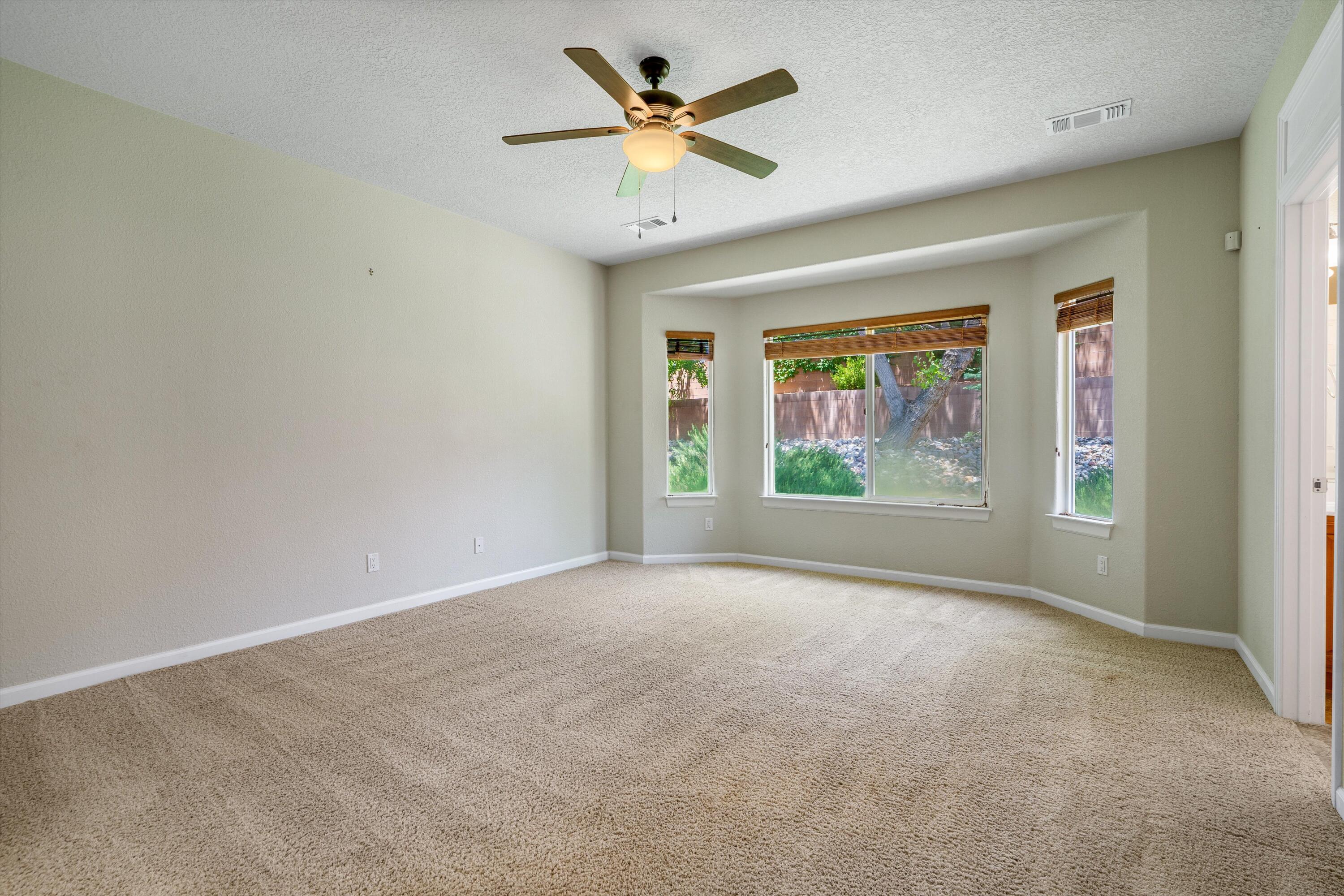 356 Paseo Vista Loop NE