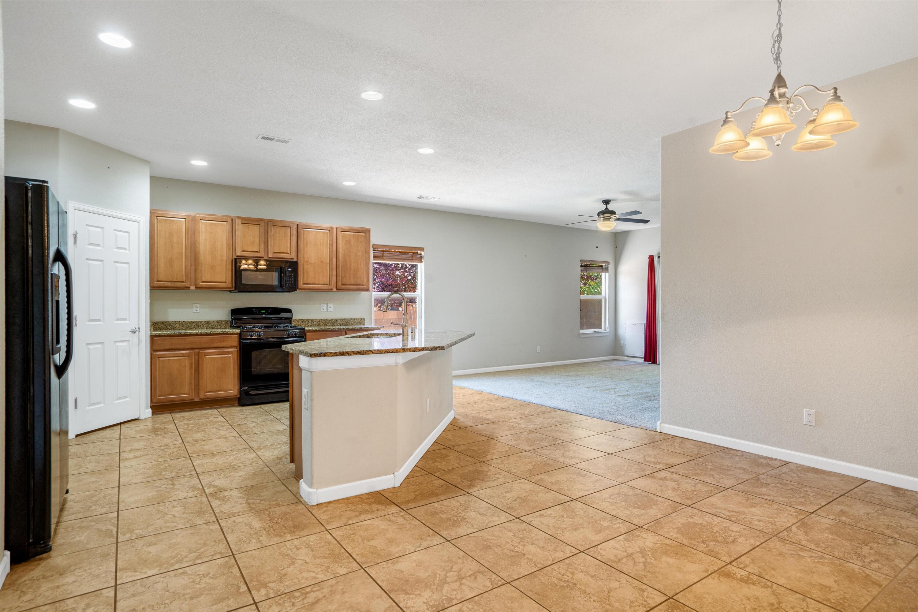 356 Paseo Vista Loop NE