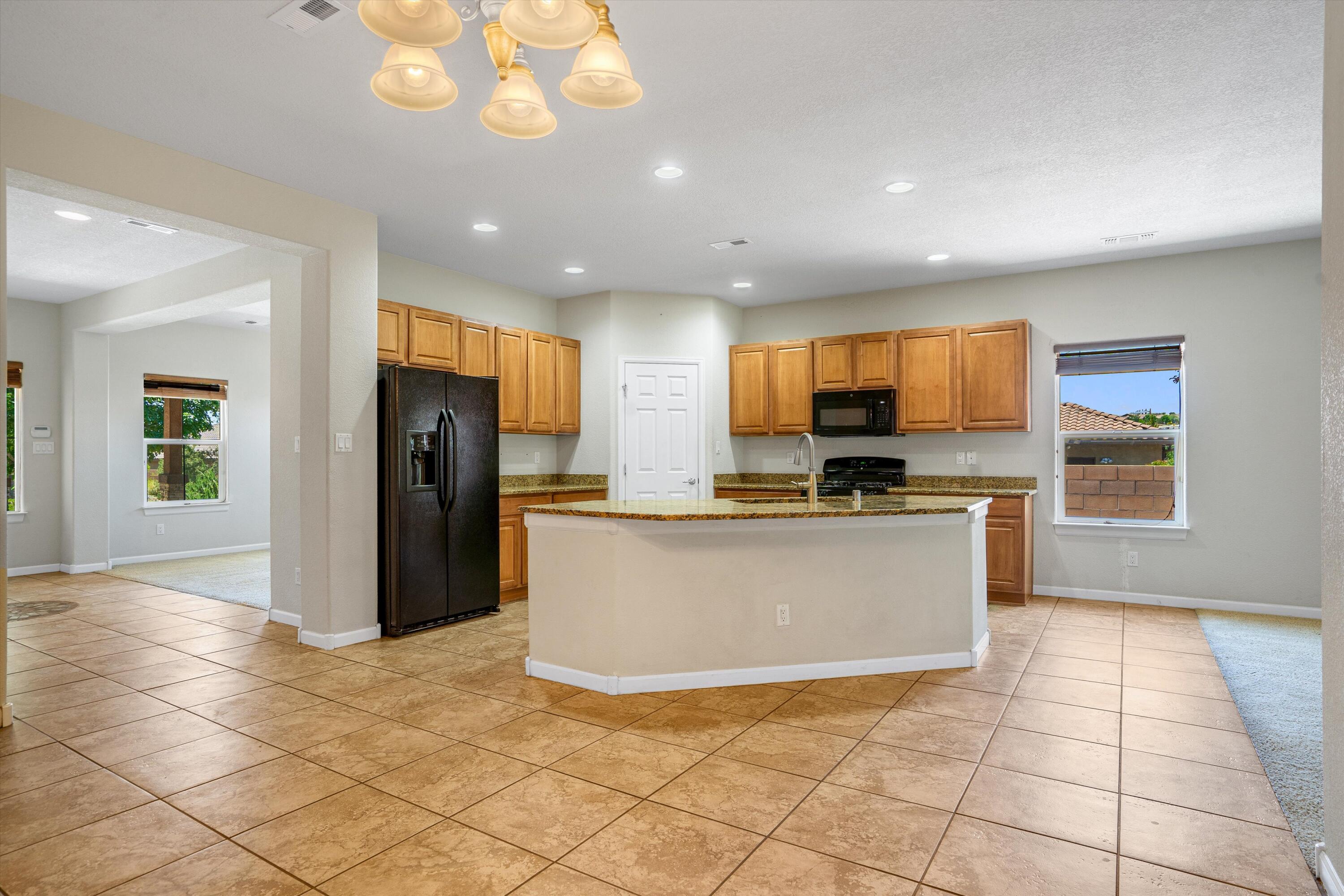 356 Paseo Vista Loop NE