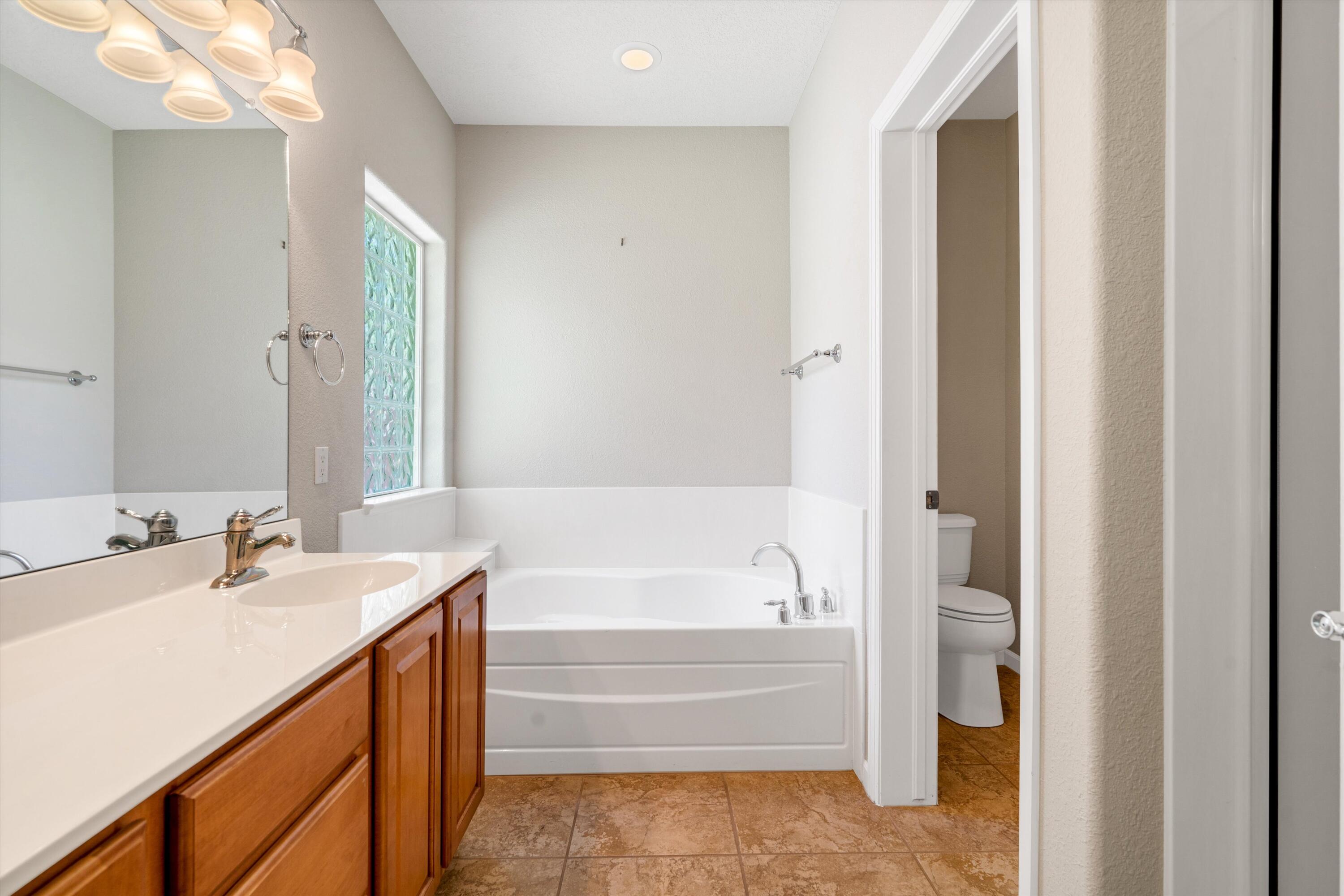 356 Paseo Vista Loop NE