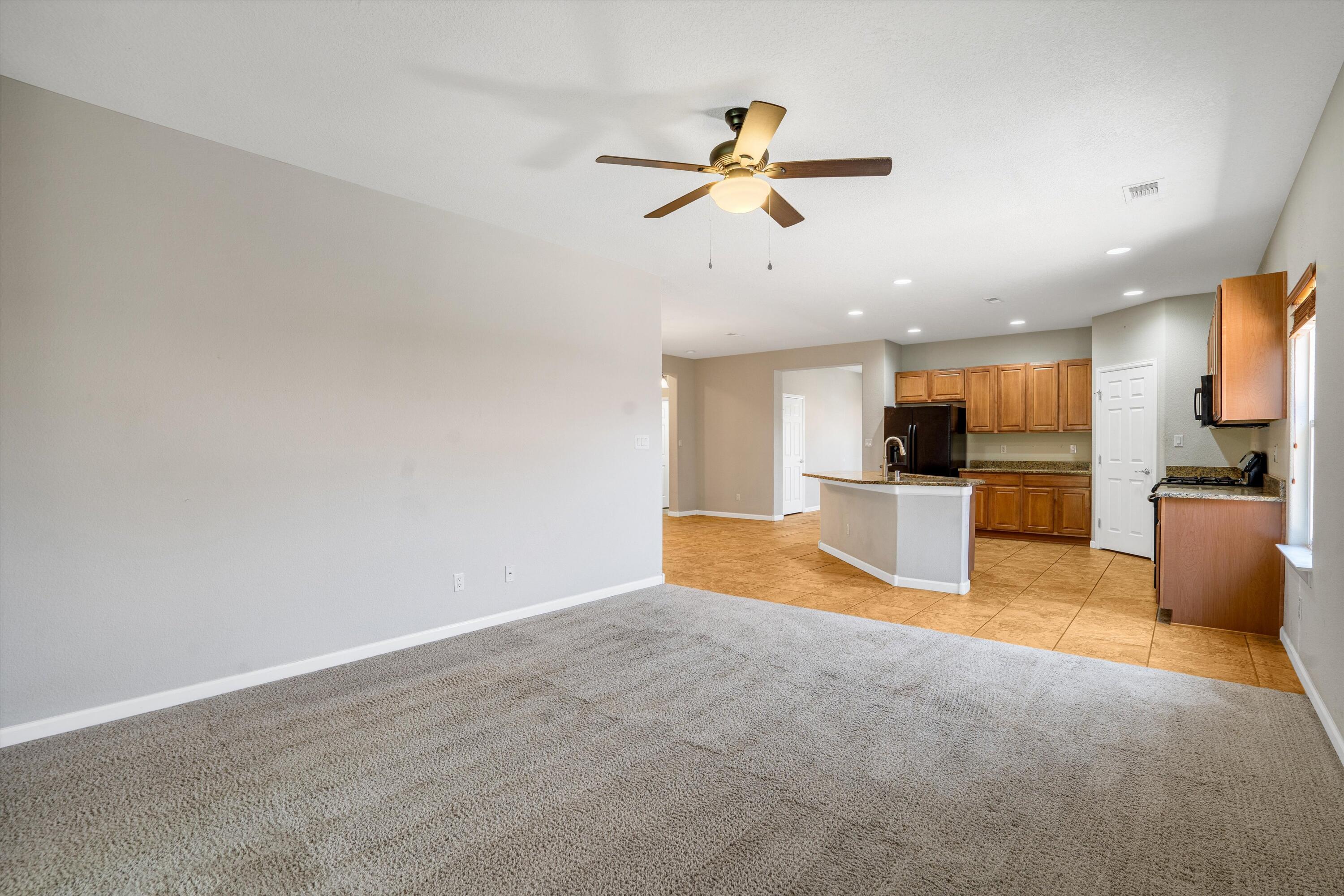 356 Paseo Vista Loop NE
