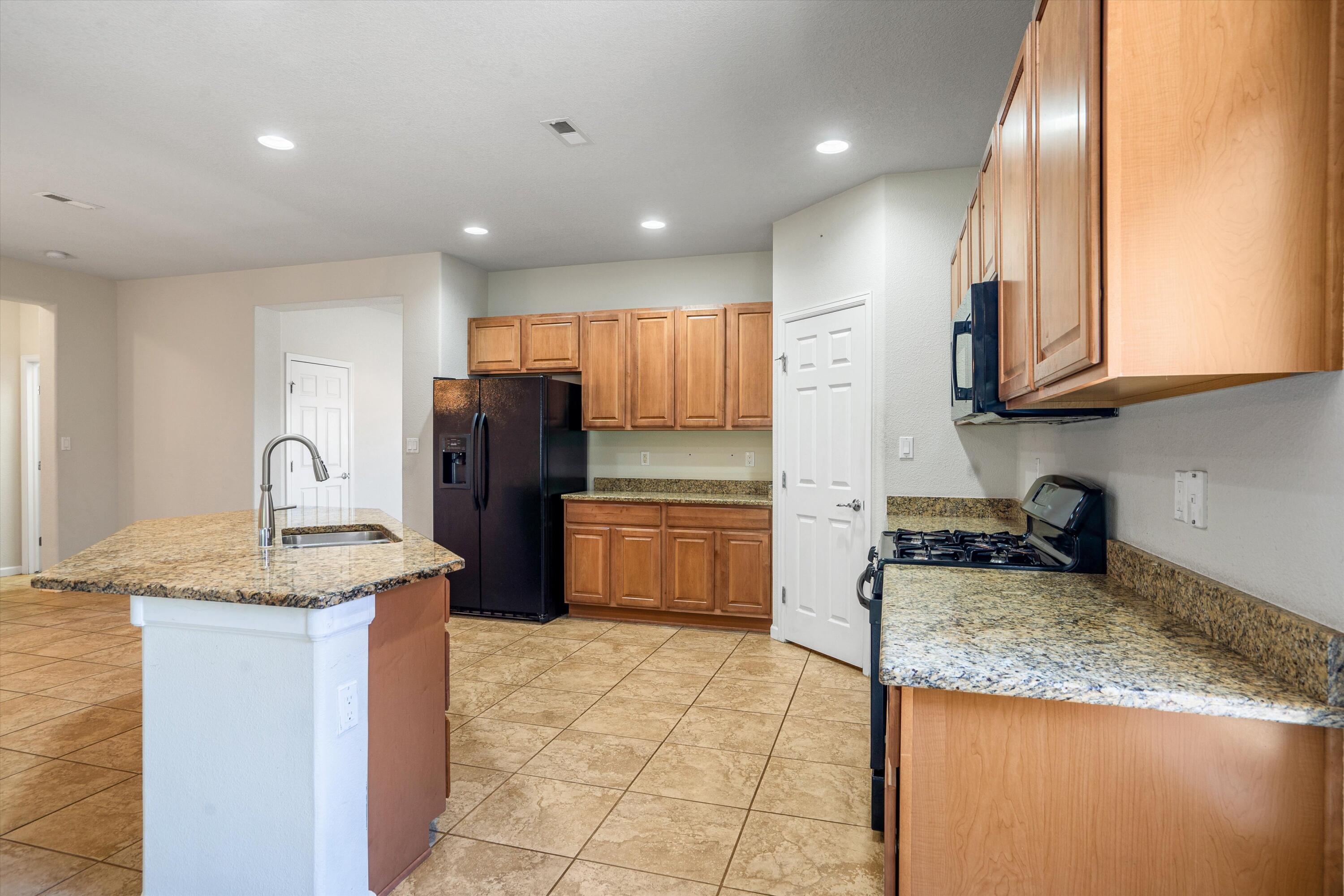 356 Paseo Vista Loop NE