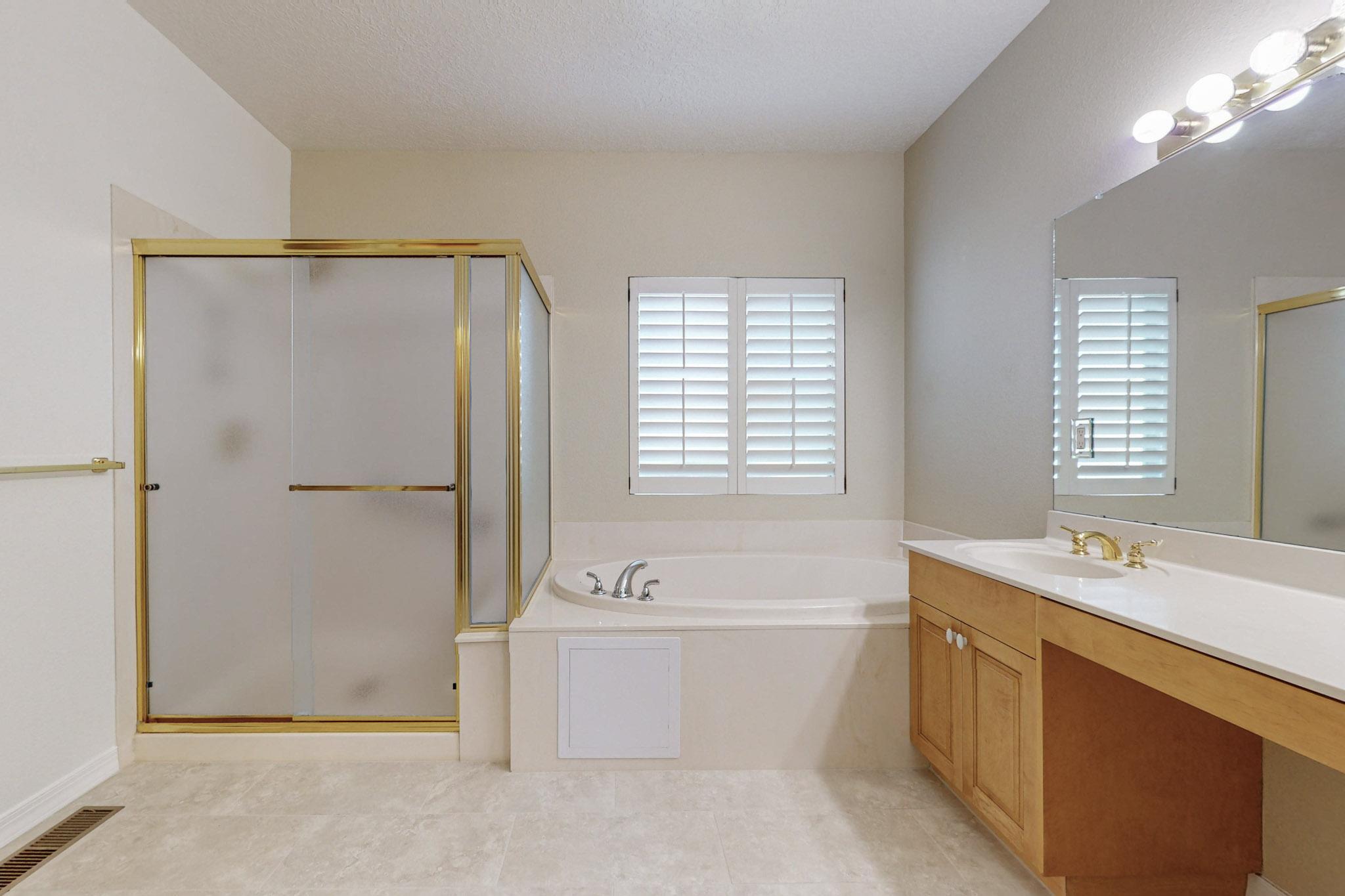 11219 Costa Del Sol NE