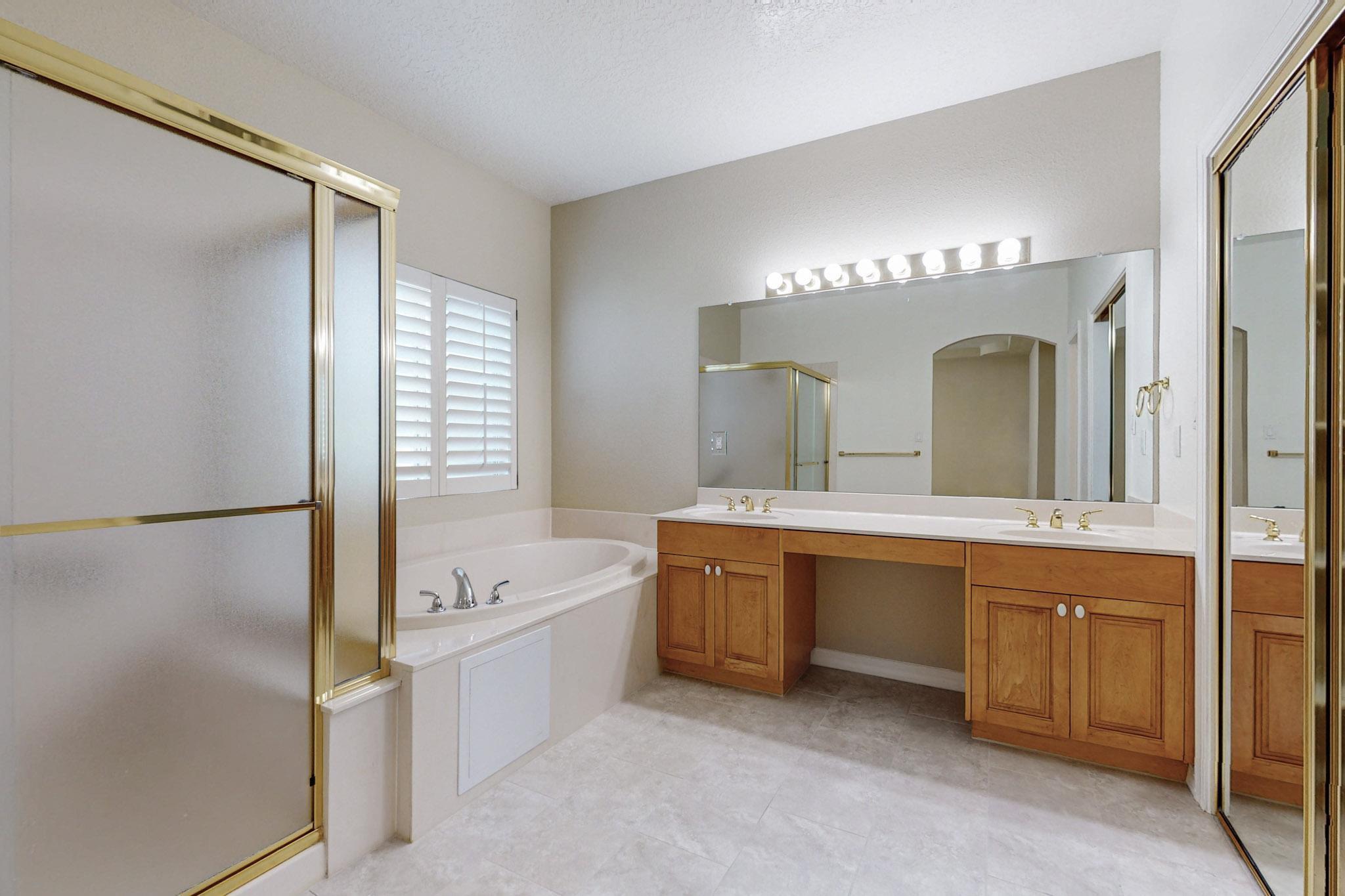 11219 Costa Del Sol NE