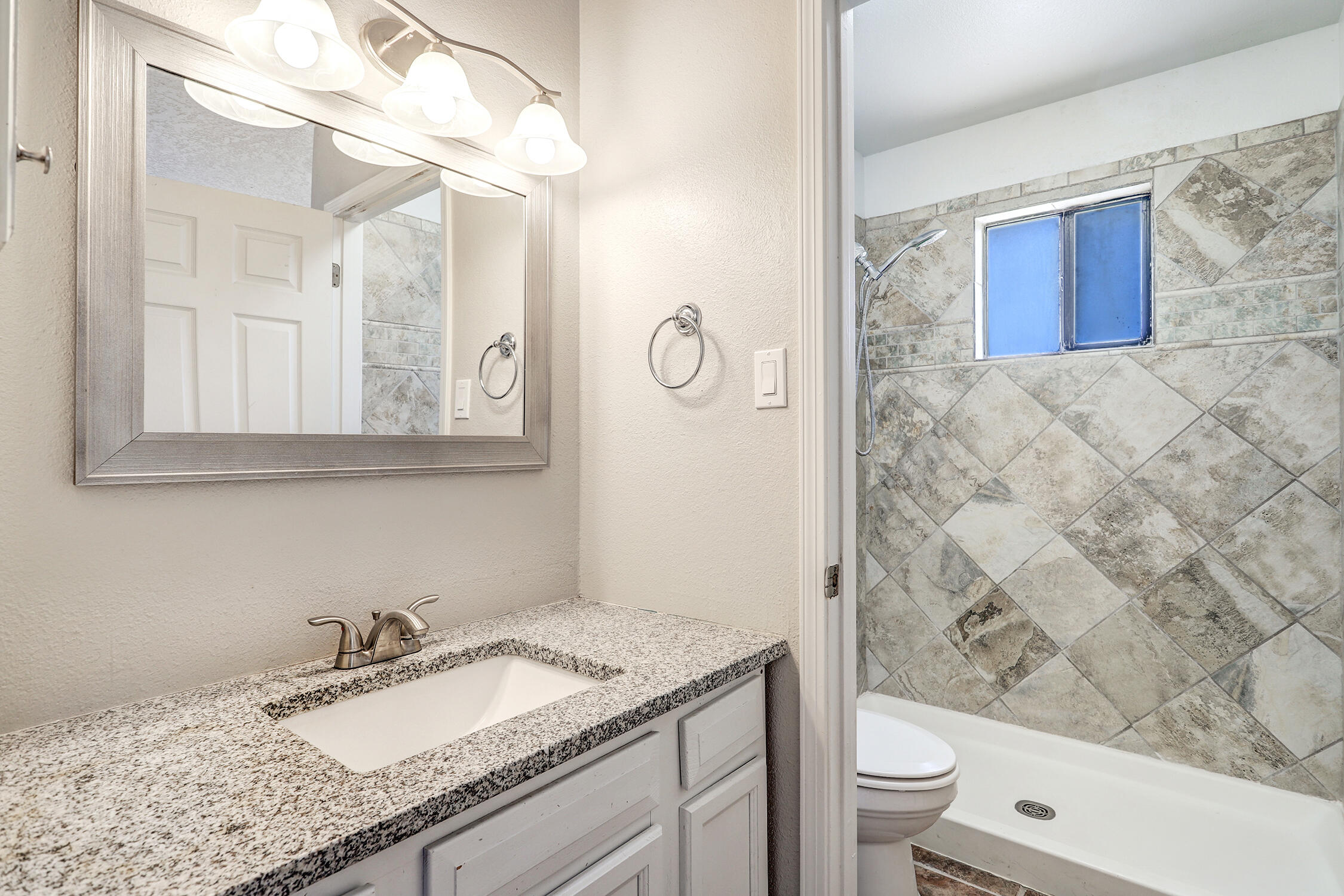 6259 Roadrunner Loop NE