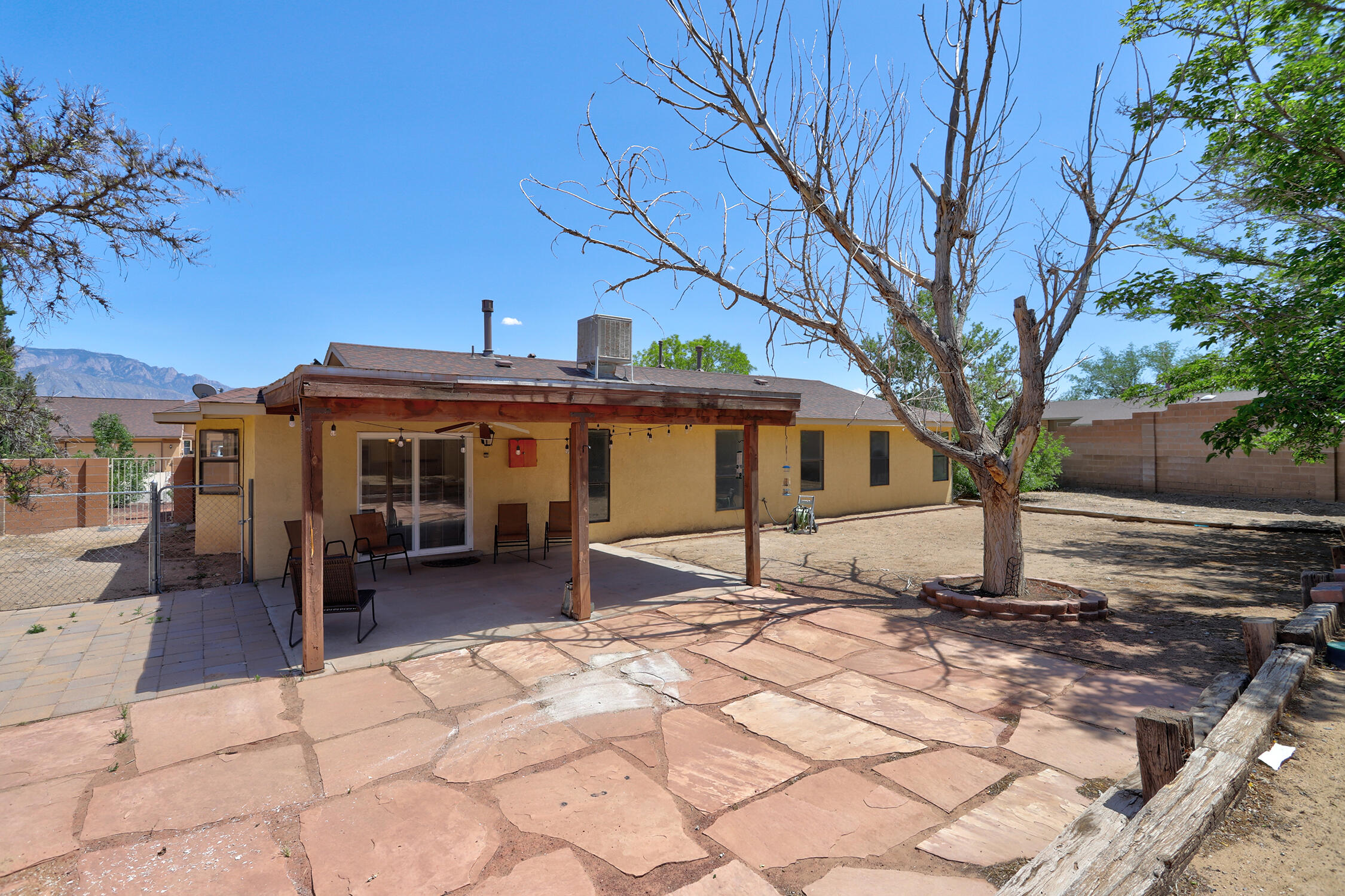 6259 Roadrunner Loop NE