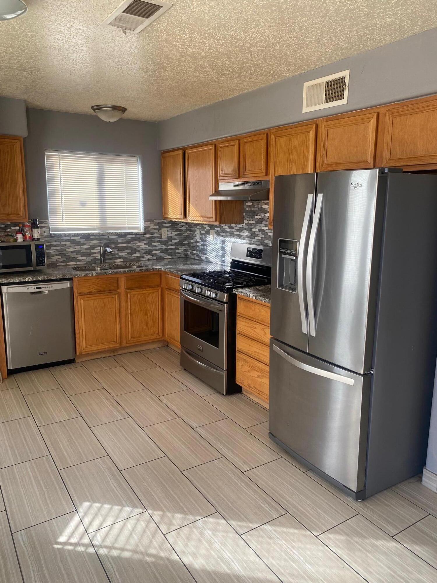 1031 Avenida Las Vistas NW