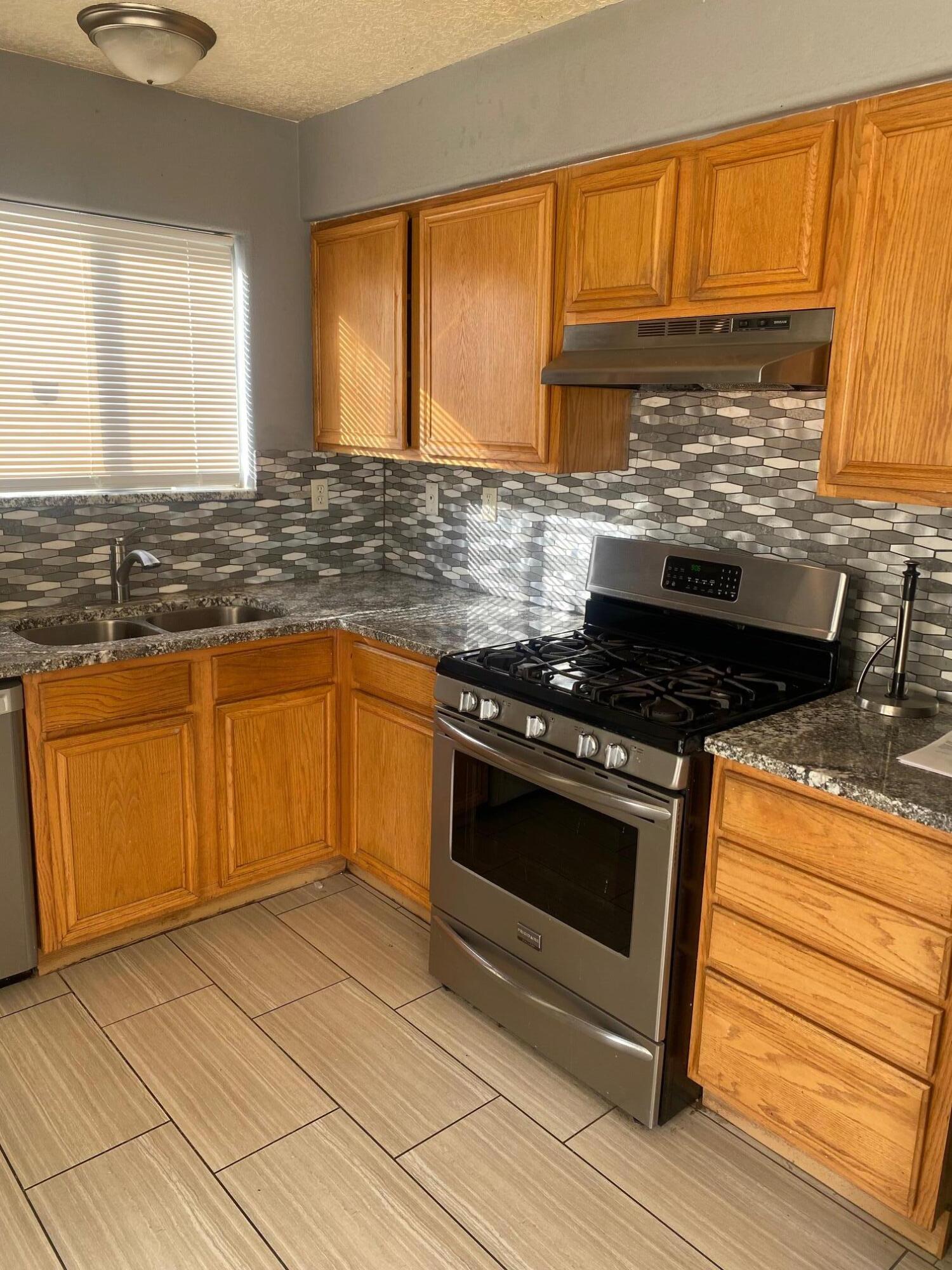 1031 Avenida Las Vistas NW