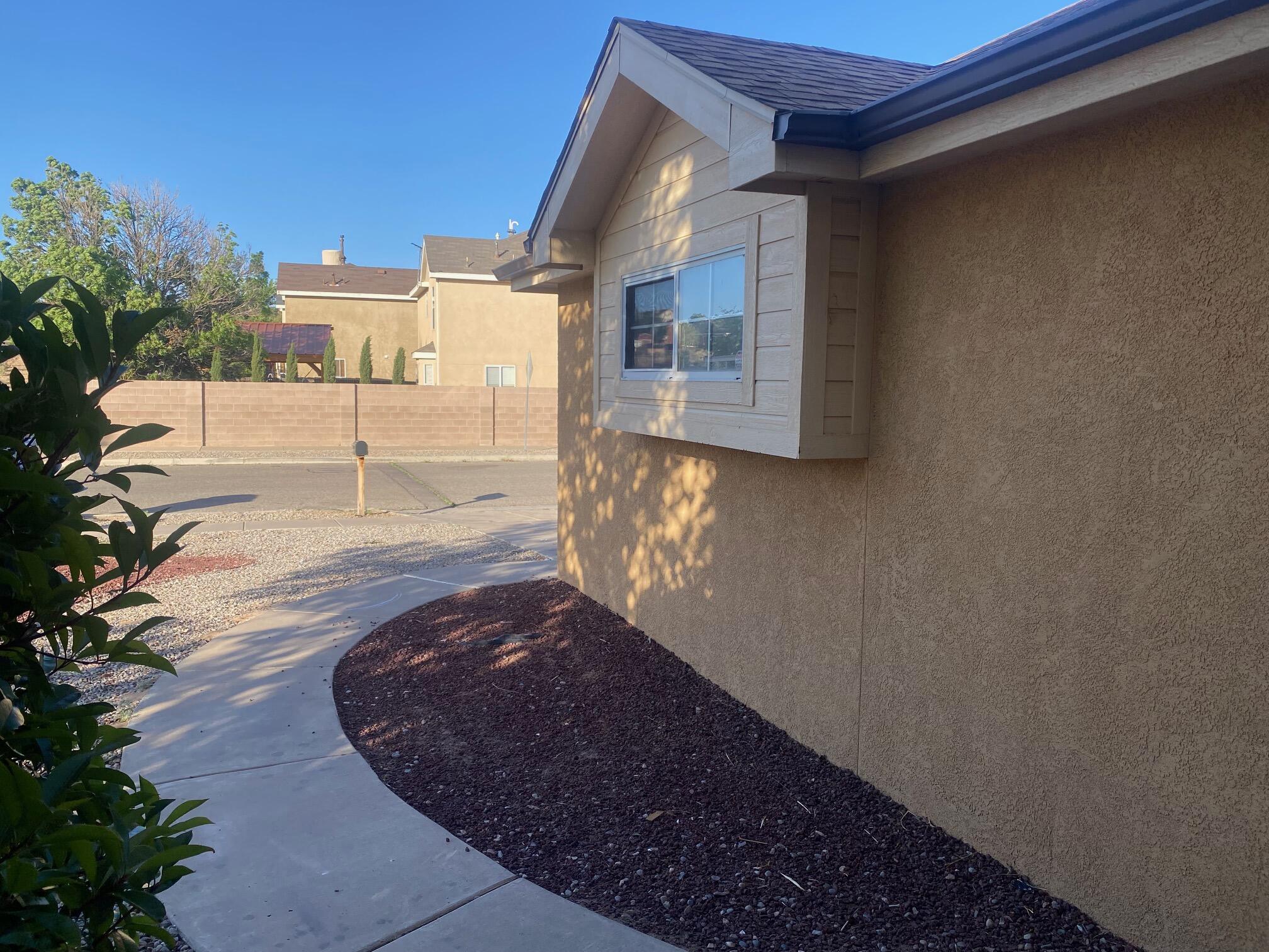 1031 Avenida Las Vistas NW