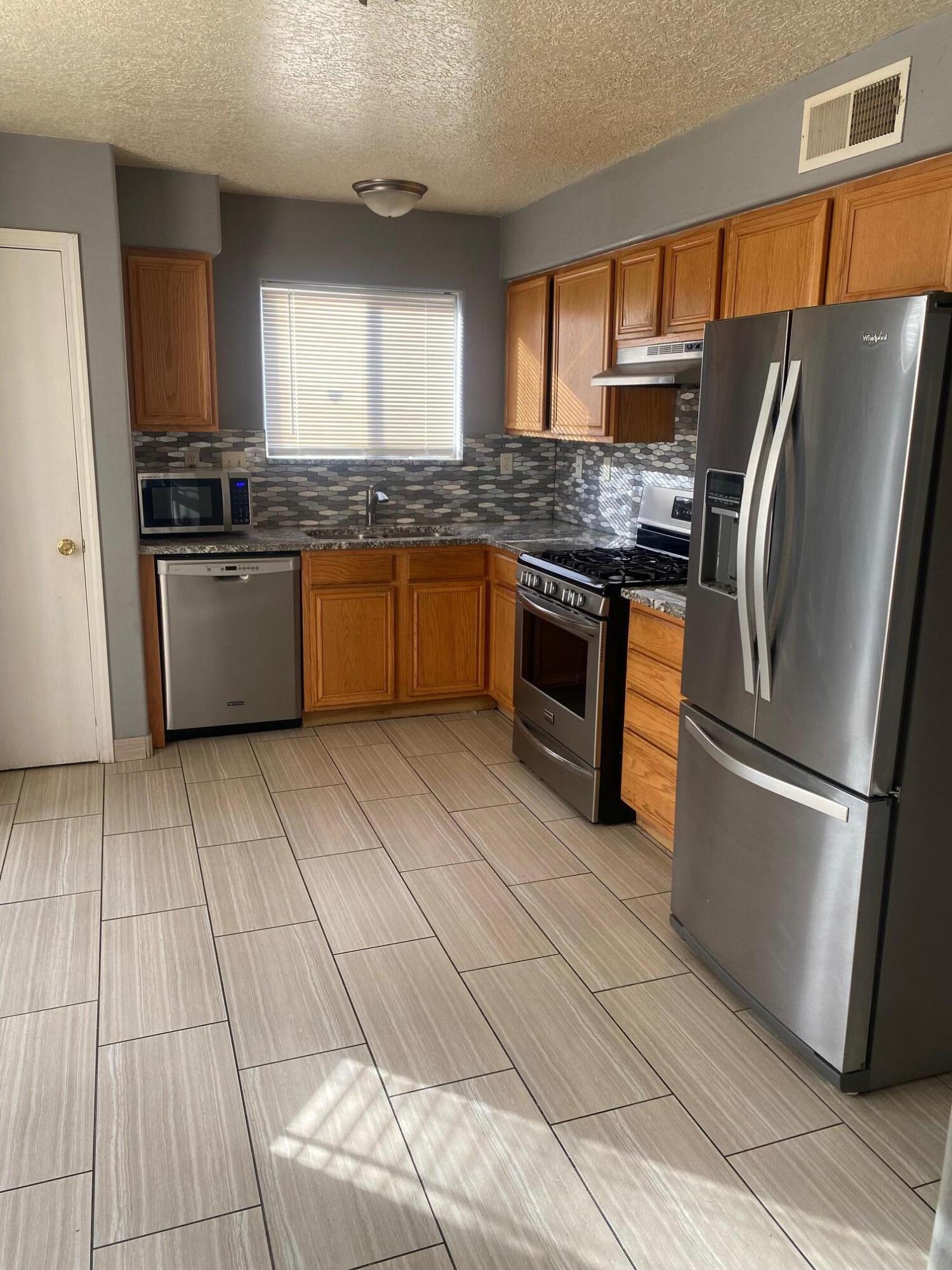 1031 Avenida Las Vistas NW