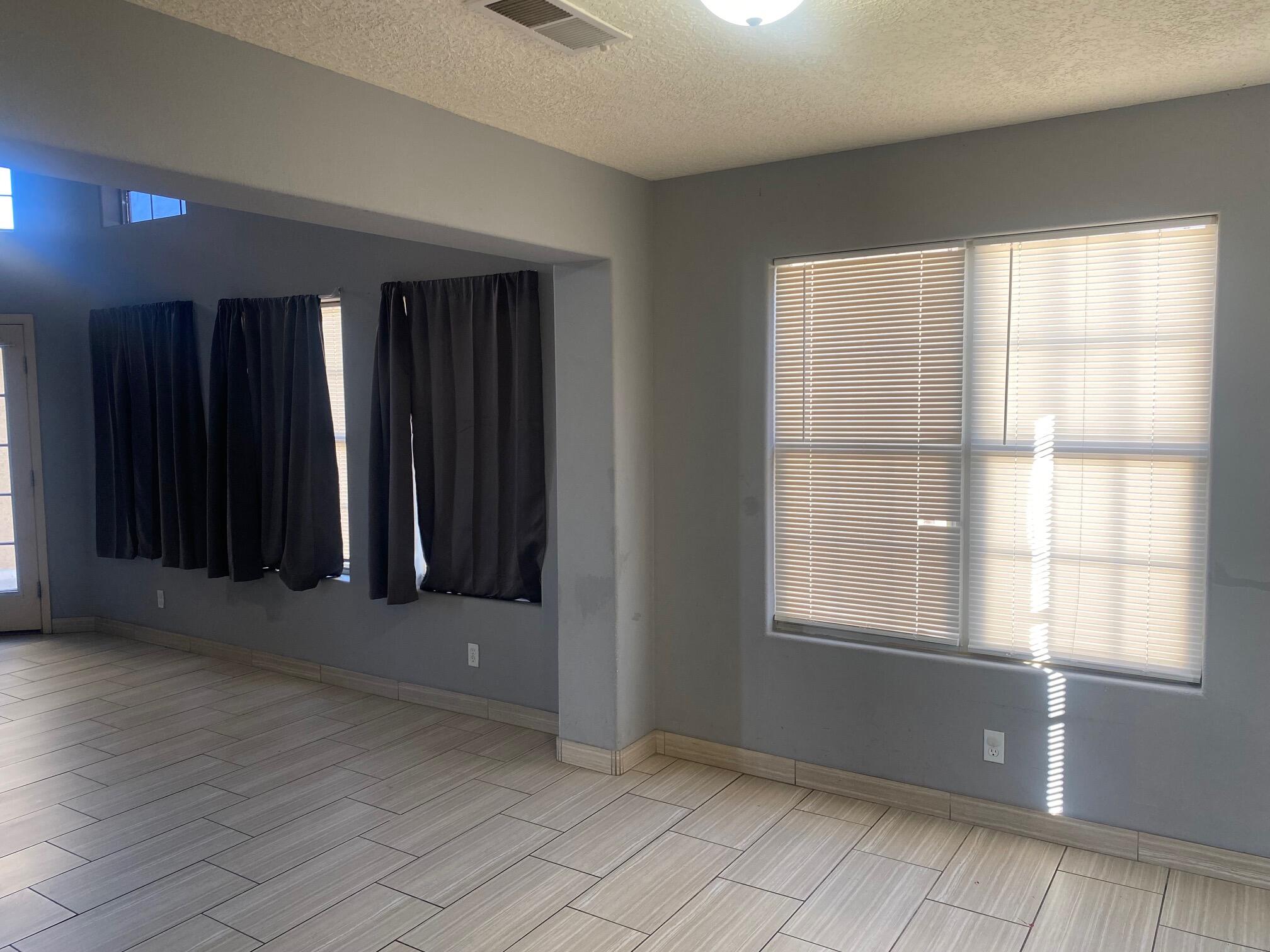 1031 Avenida Las Vistas NW