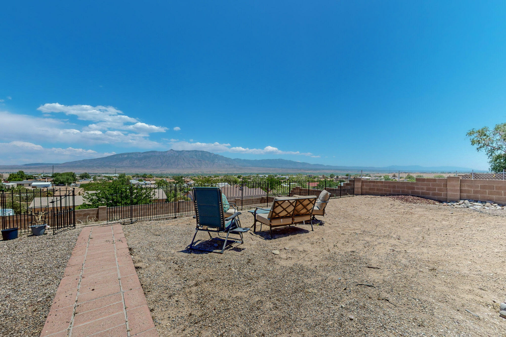 576 Pyrite Drive NE