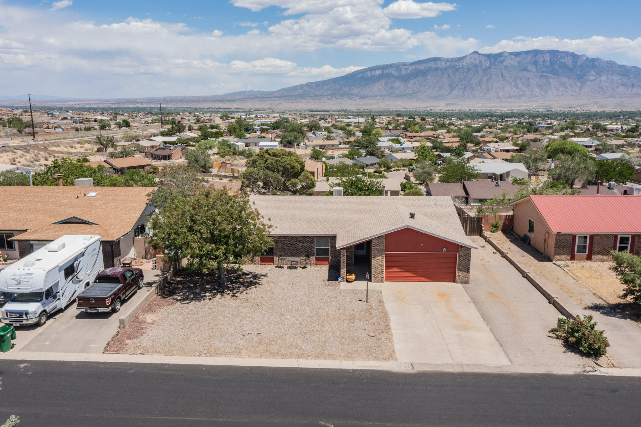 576 Pyrite Drive NE