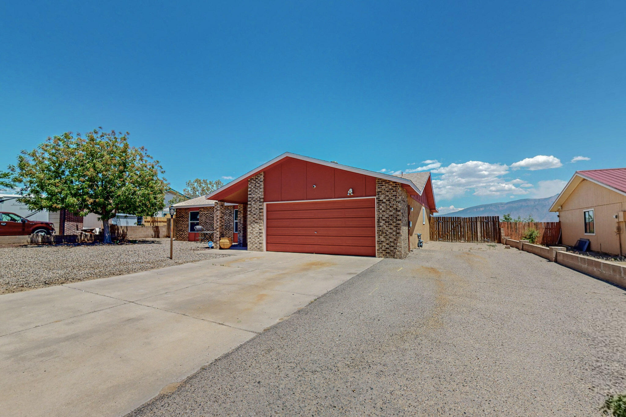 576 Pyrite Drive NE