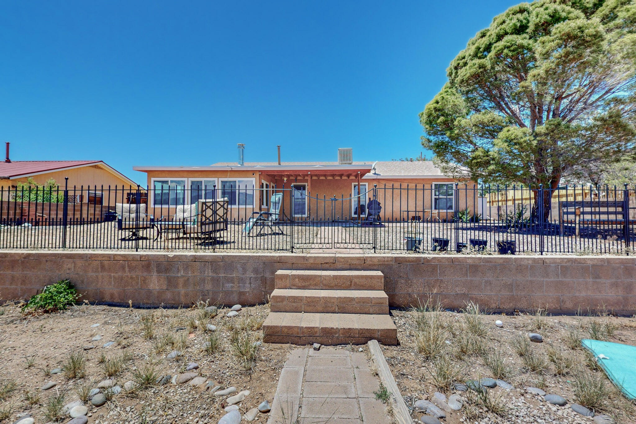 576 Pyrite Drive NE