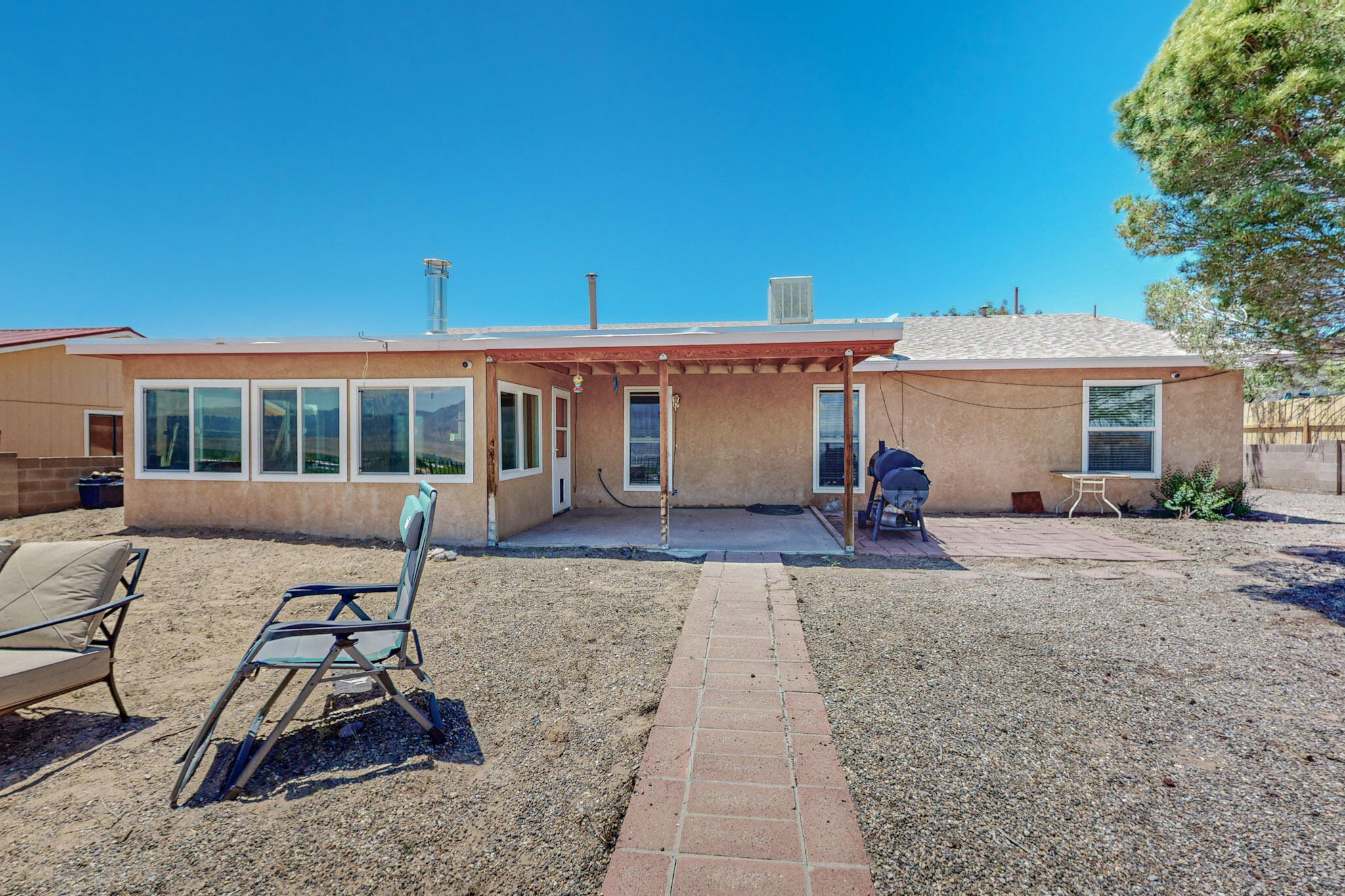 576 Pyrite Drive NE