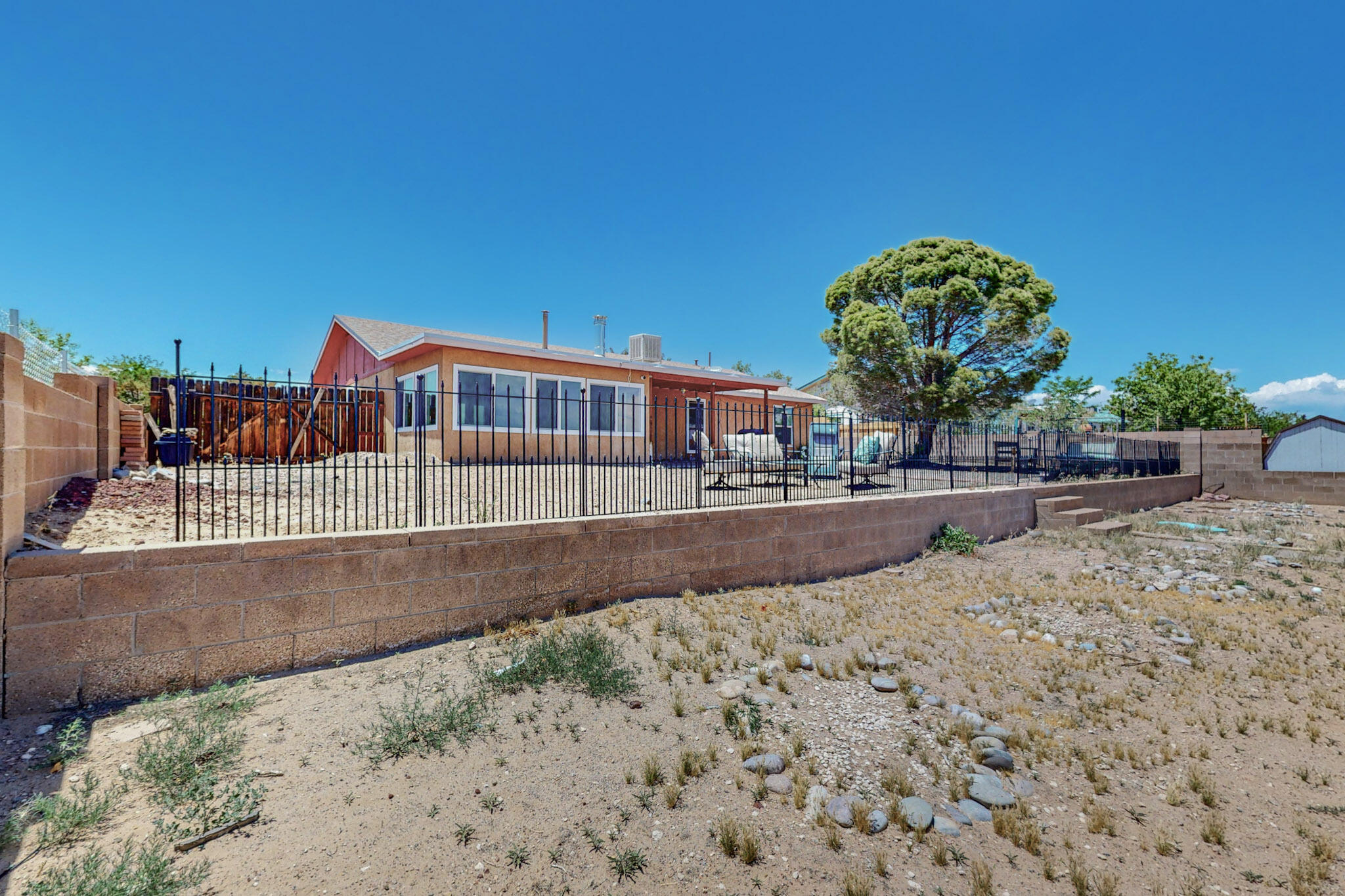 576 Pyrite Drive NE