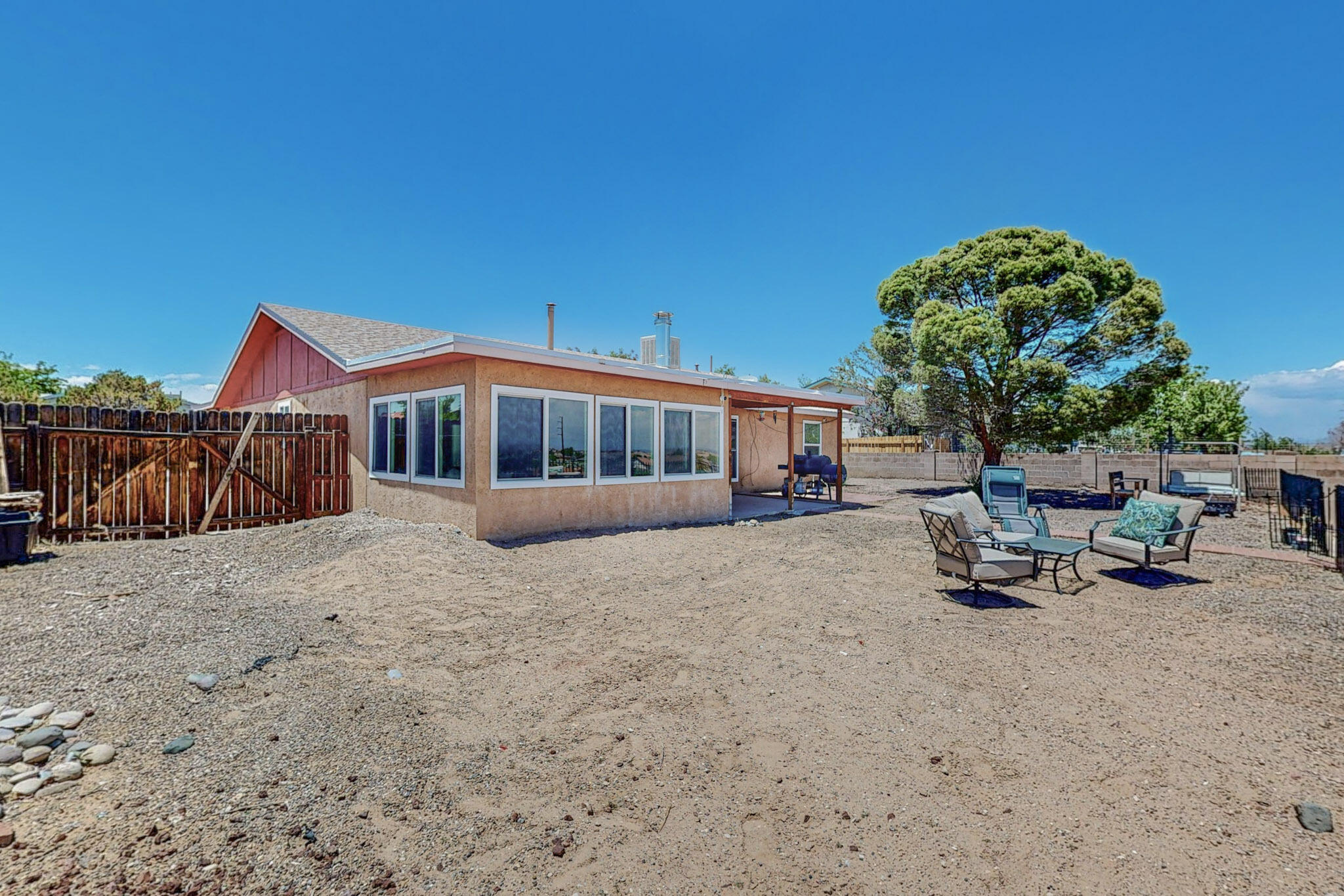 576 Pyrite Drive NE