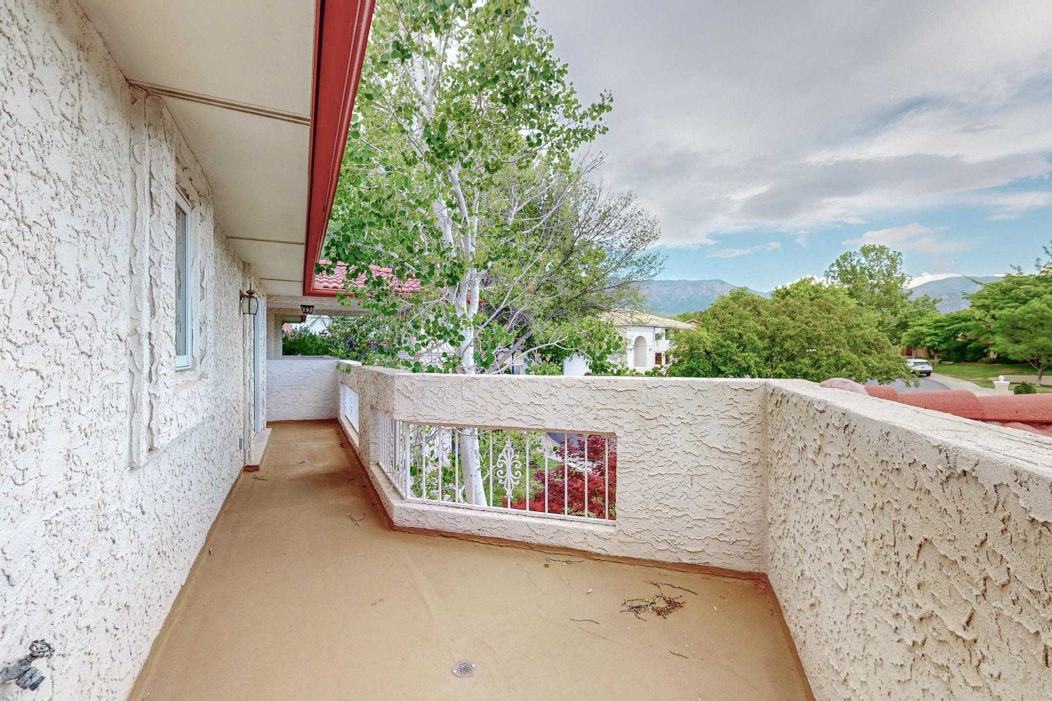 6400 Oak Hill NE