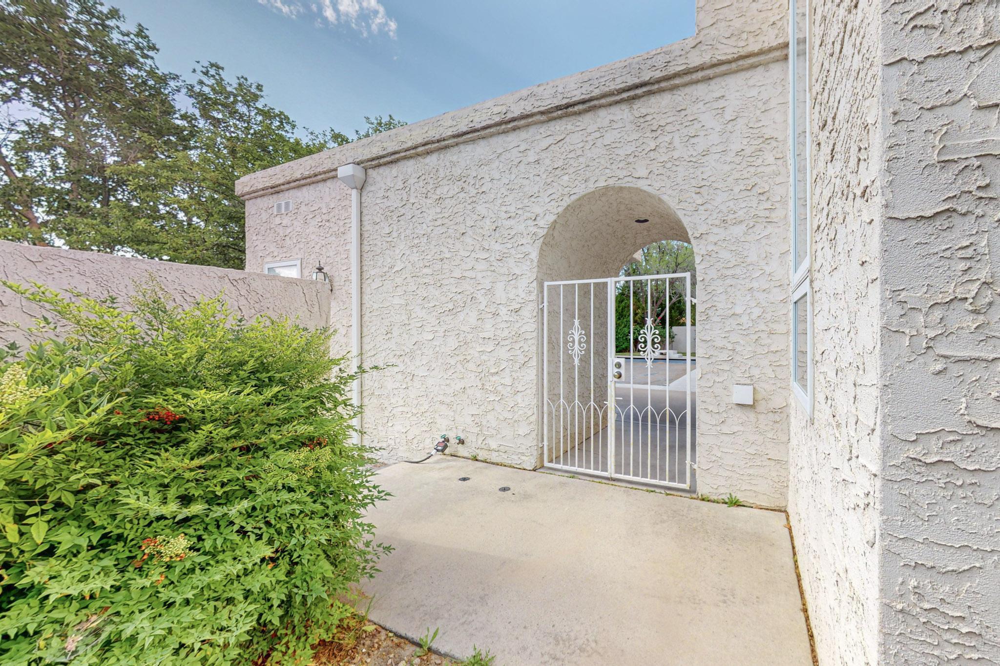 6400 Oak Hill NE