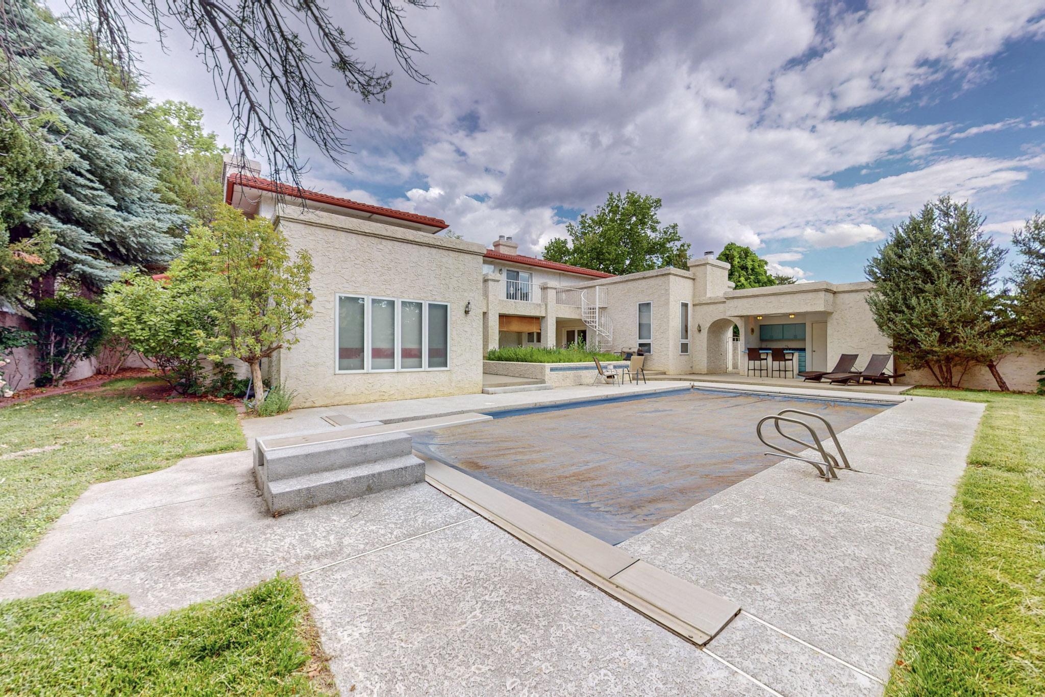 6400 Oak Hill NE