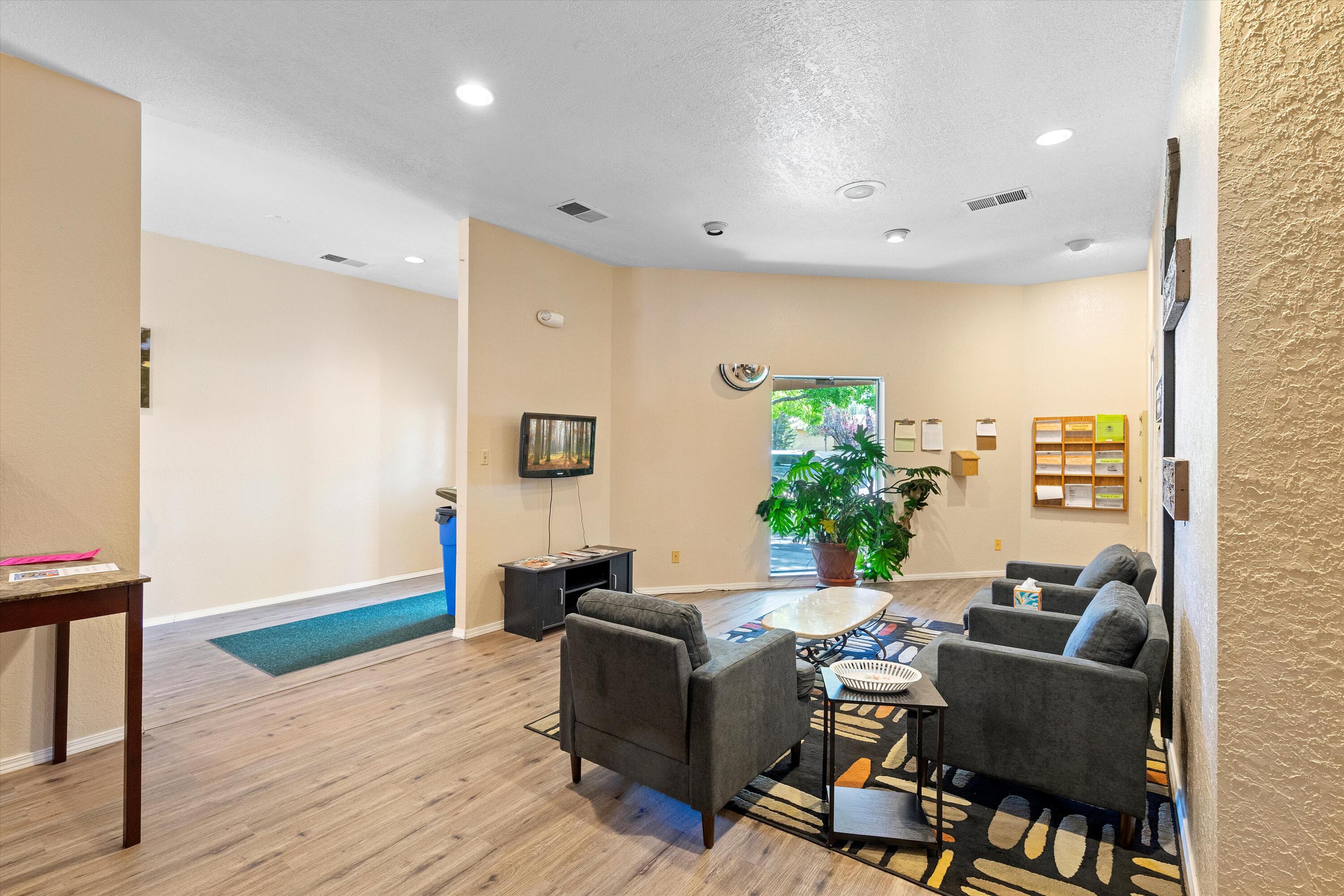 10521 Griffith Park Drive NE