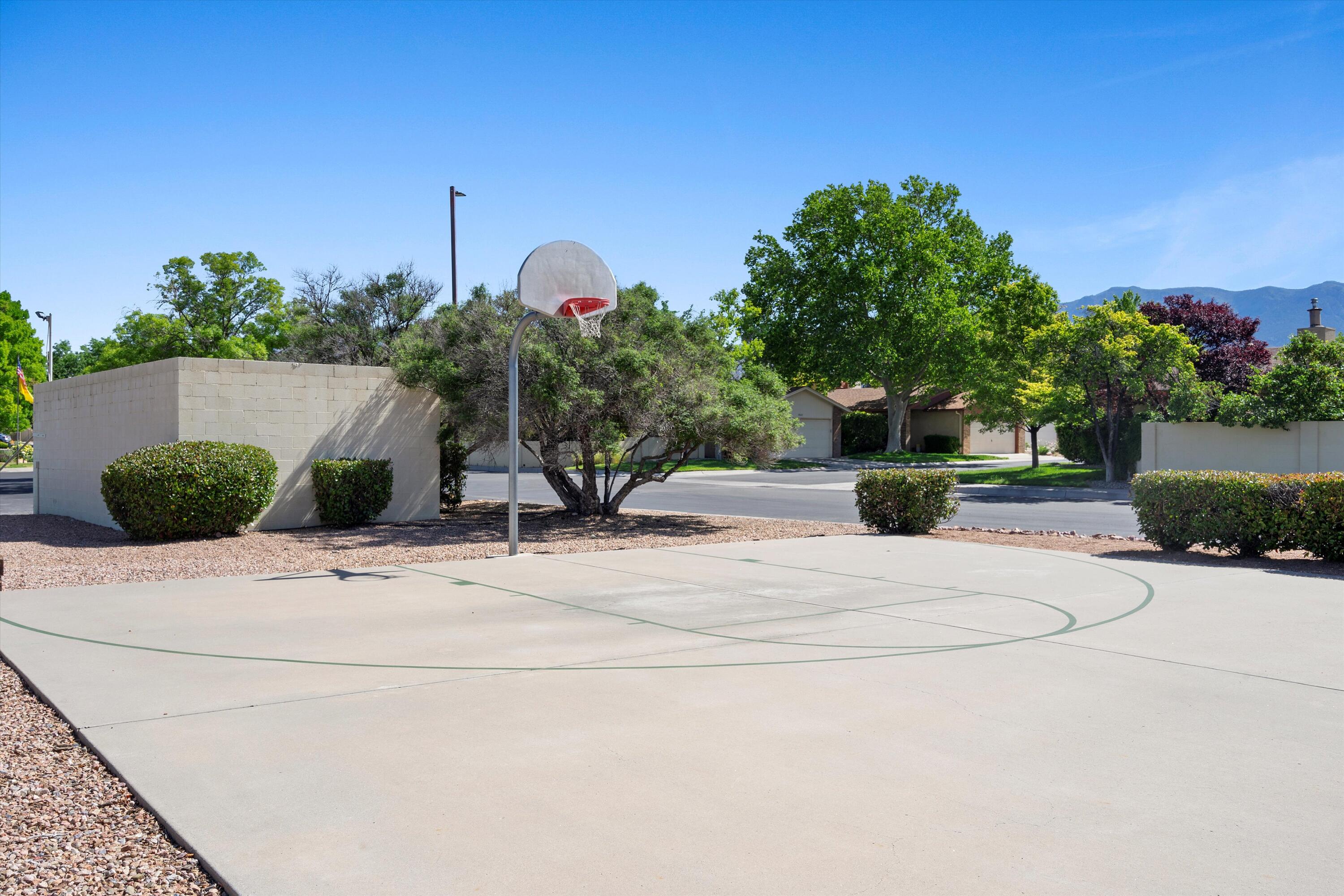 10521 Griffith Park Drive NE