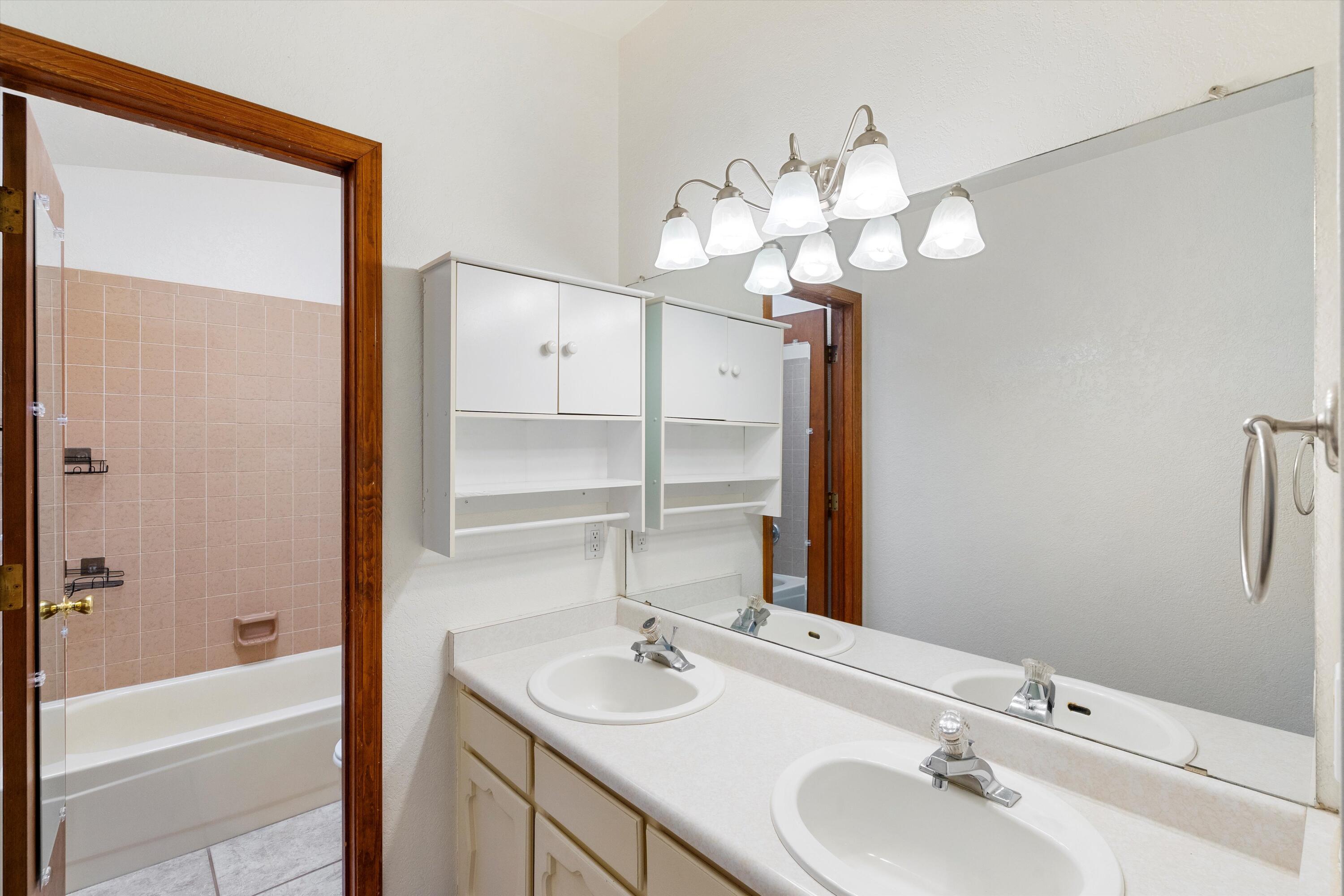 10521 Griffith Park Drive NE