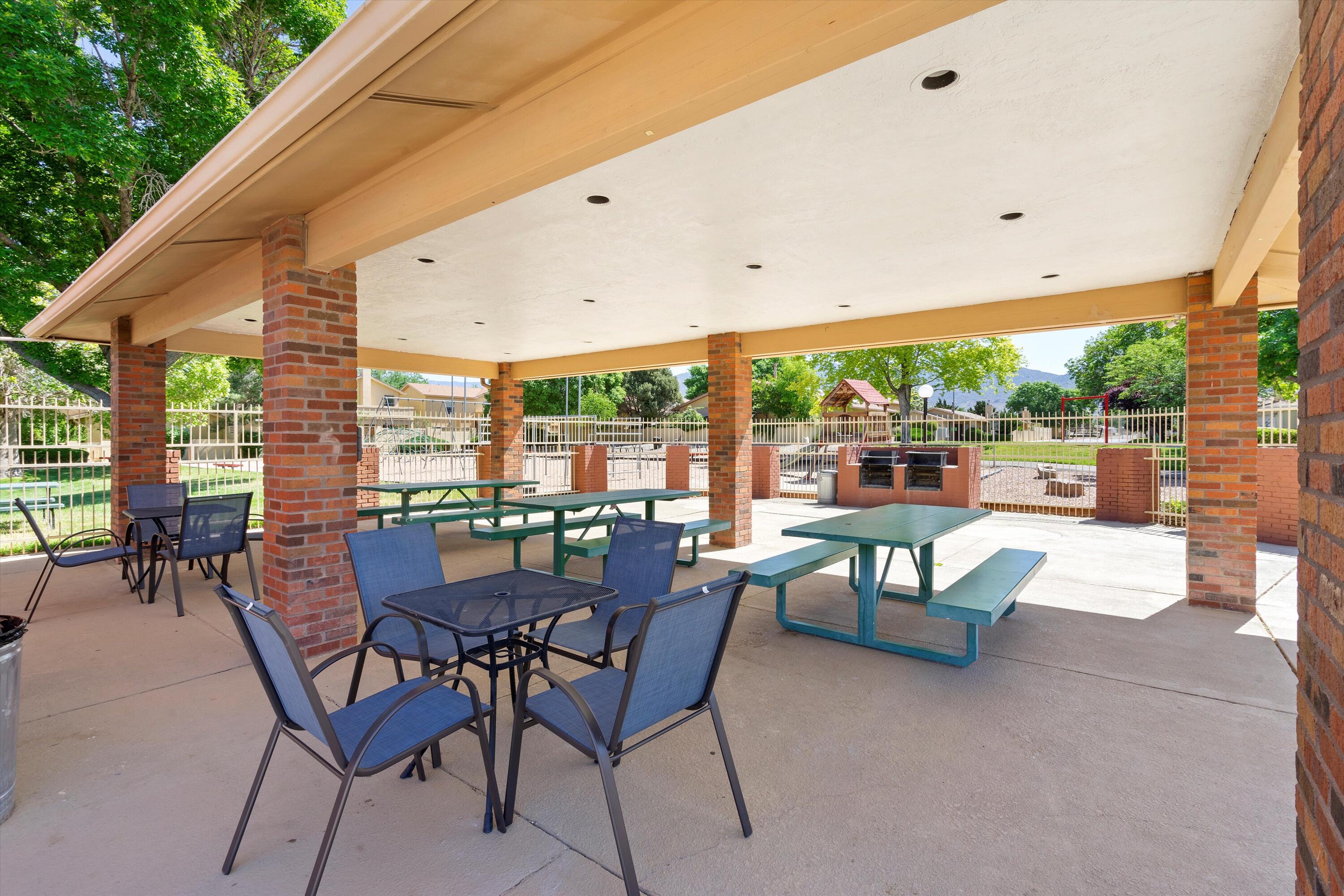 10521 Griffith Park Drive NE