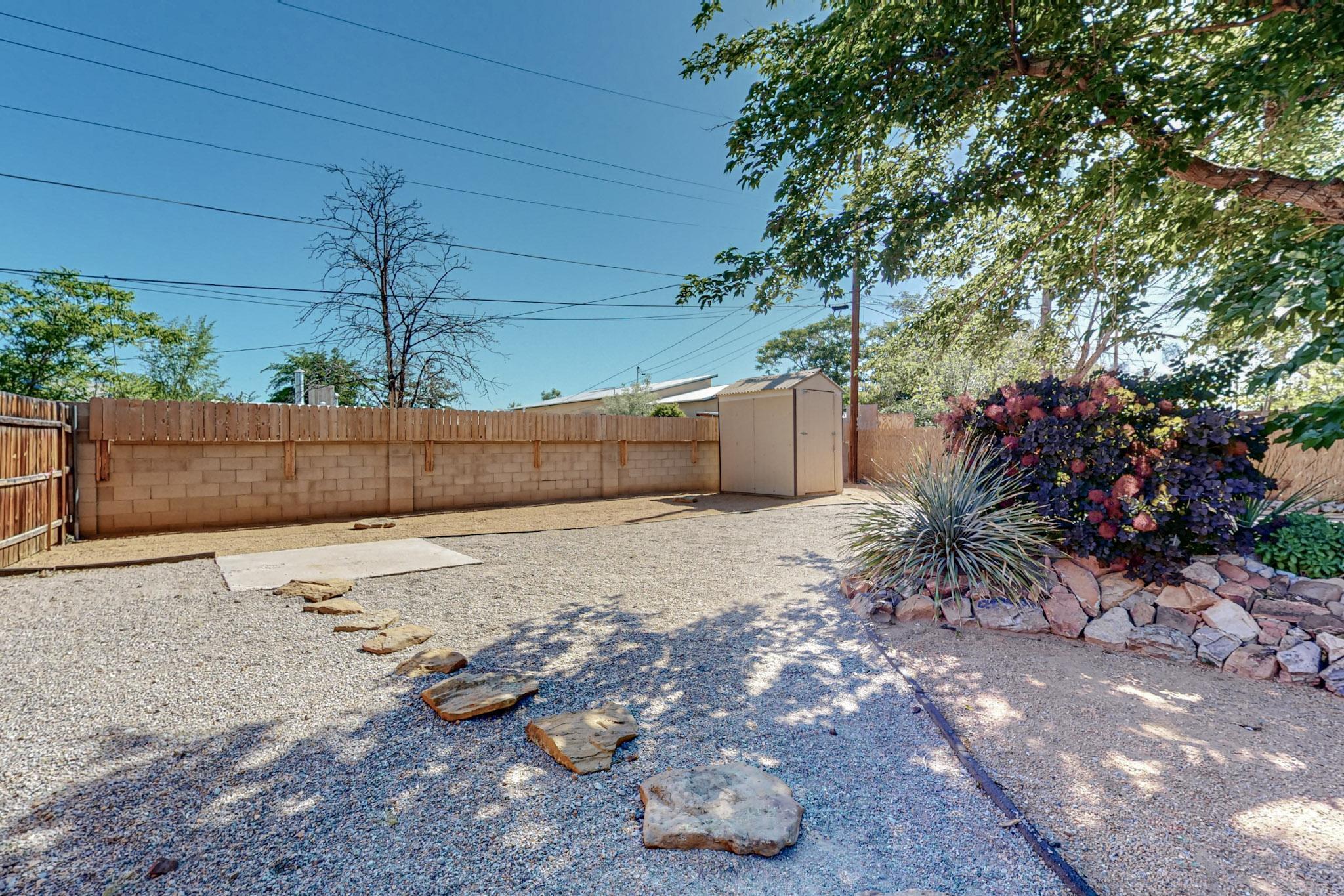 833 Palo Duro Avenue NW