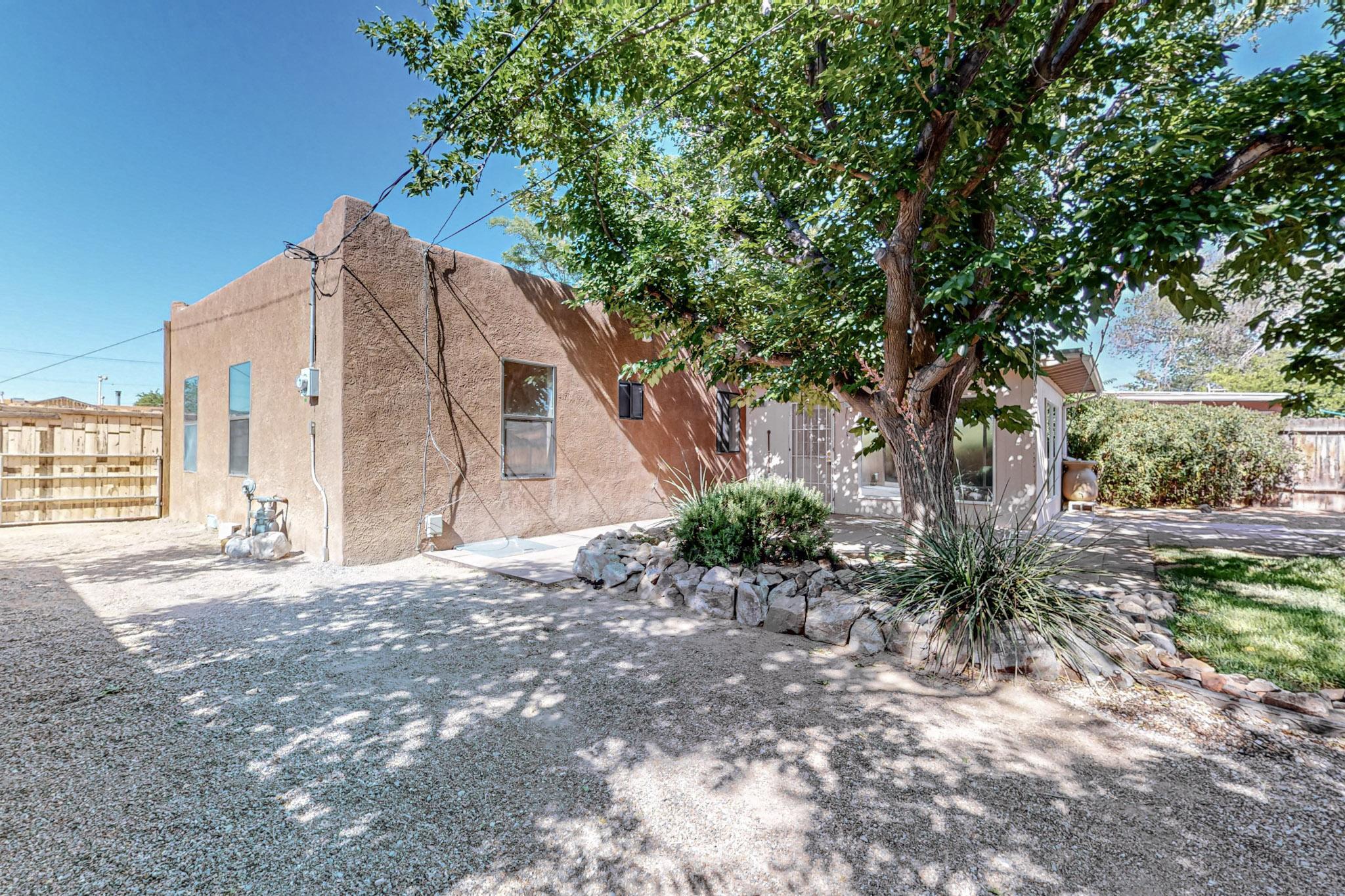 833 Palo Duro Avenue NW