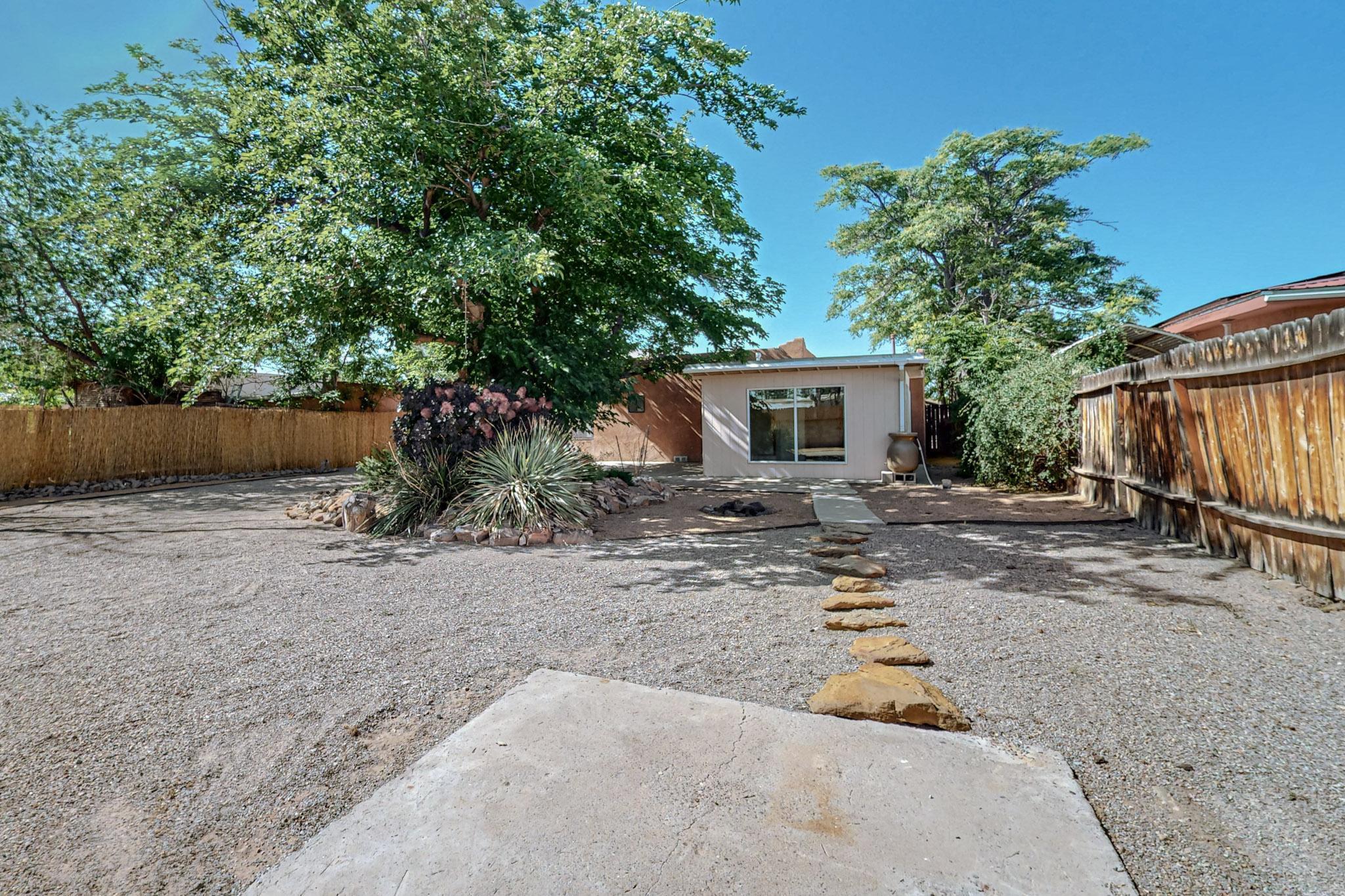 833 Palo Duro Avenue NW