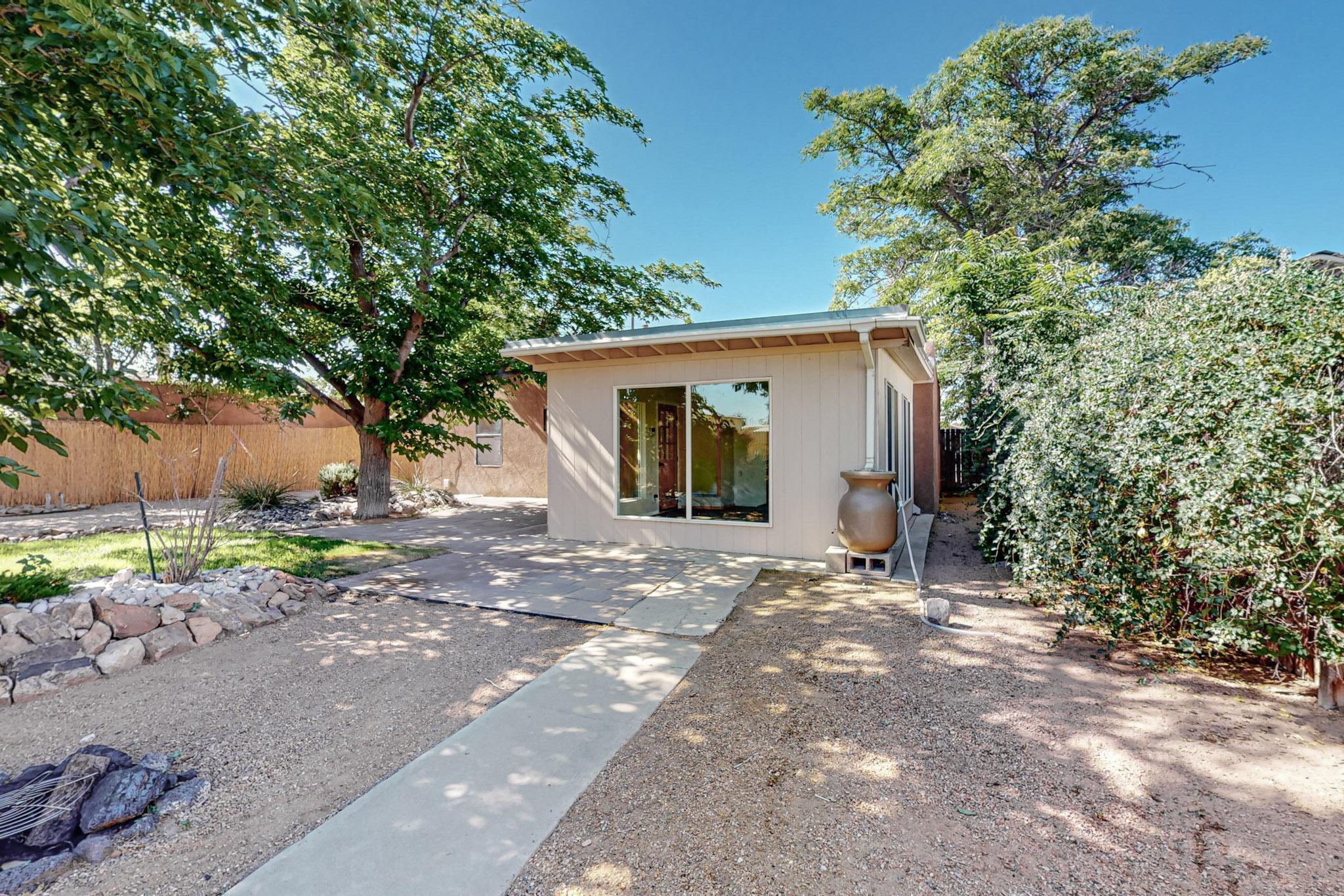 833 Palo Duro Avenue NW